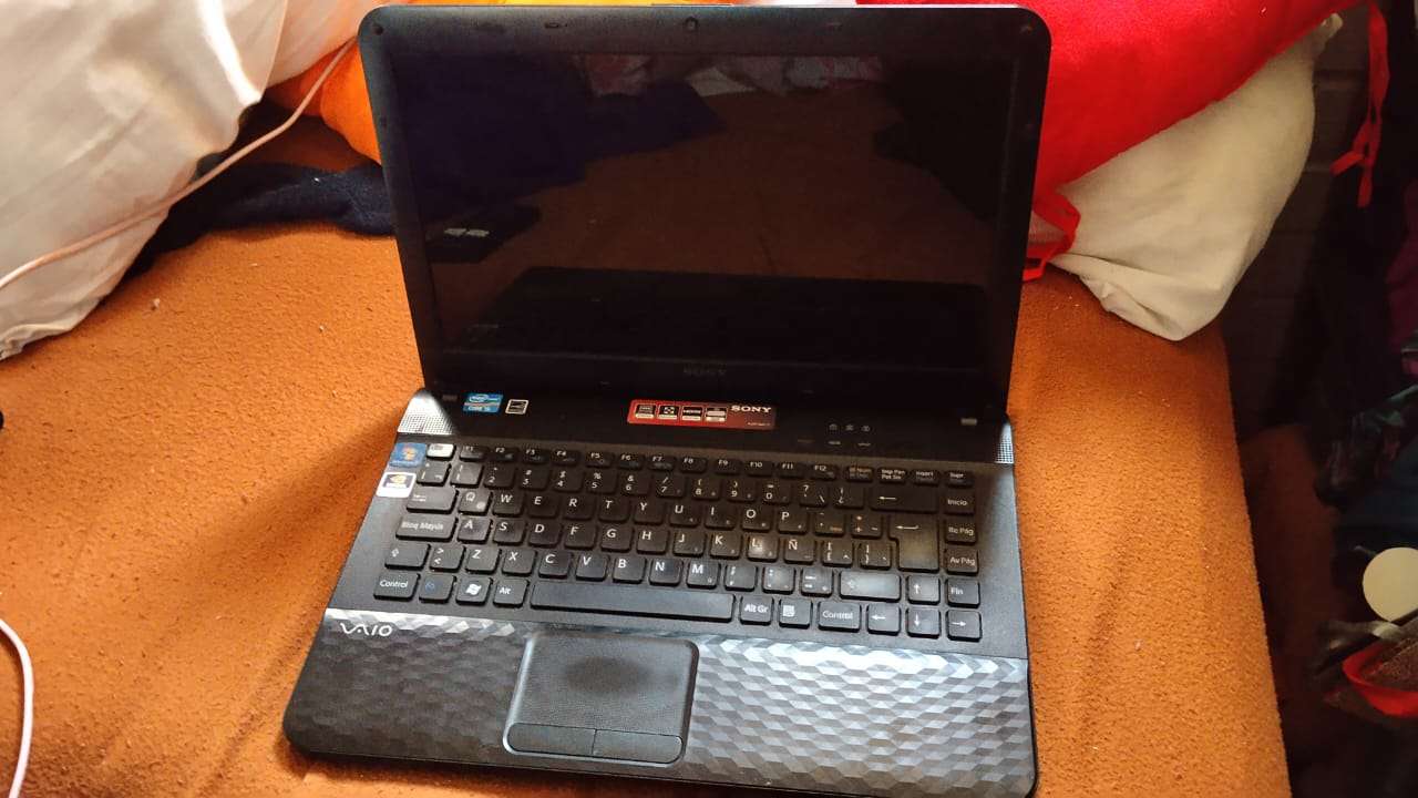 Notebook Sony Vaio usado - miniatura 2