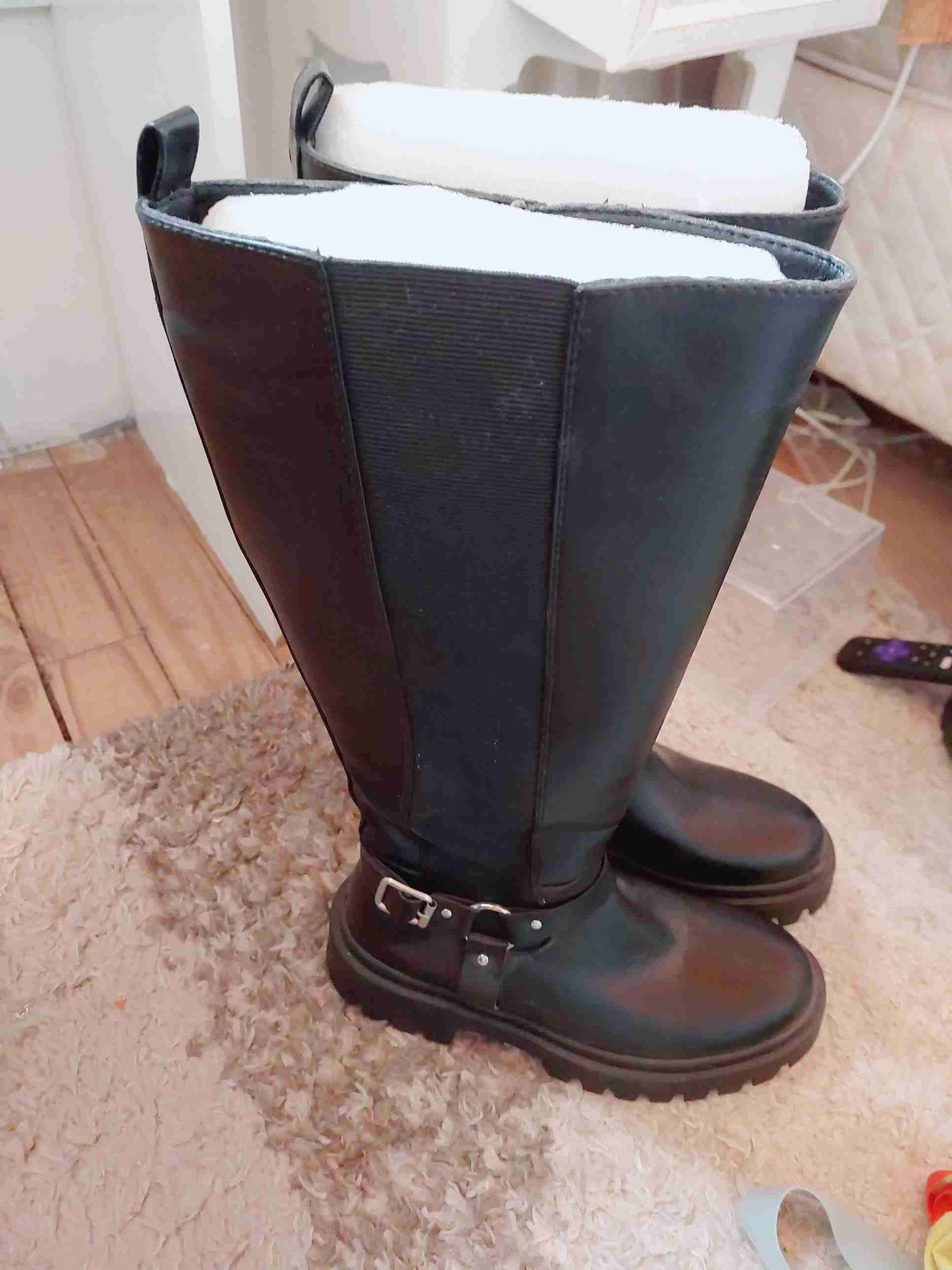 Bota alta negra con hebilla - miniatura 2