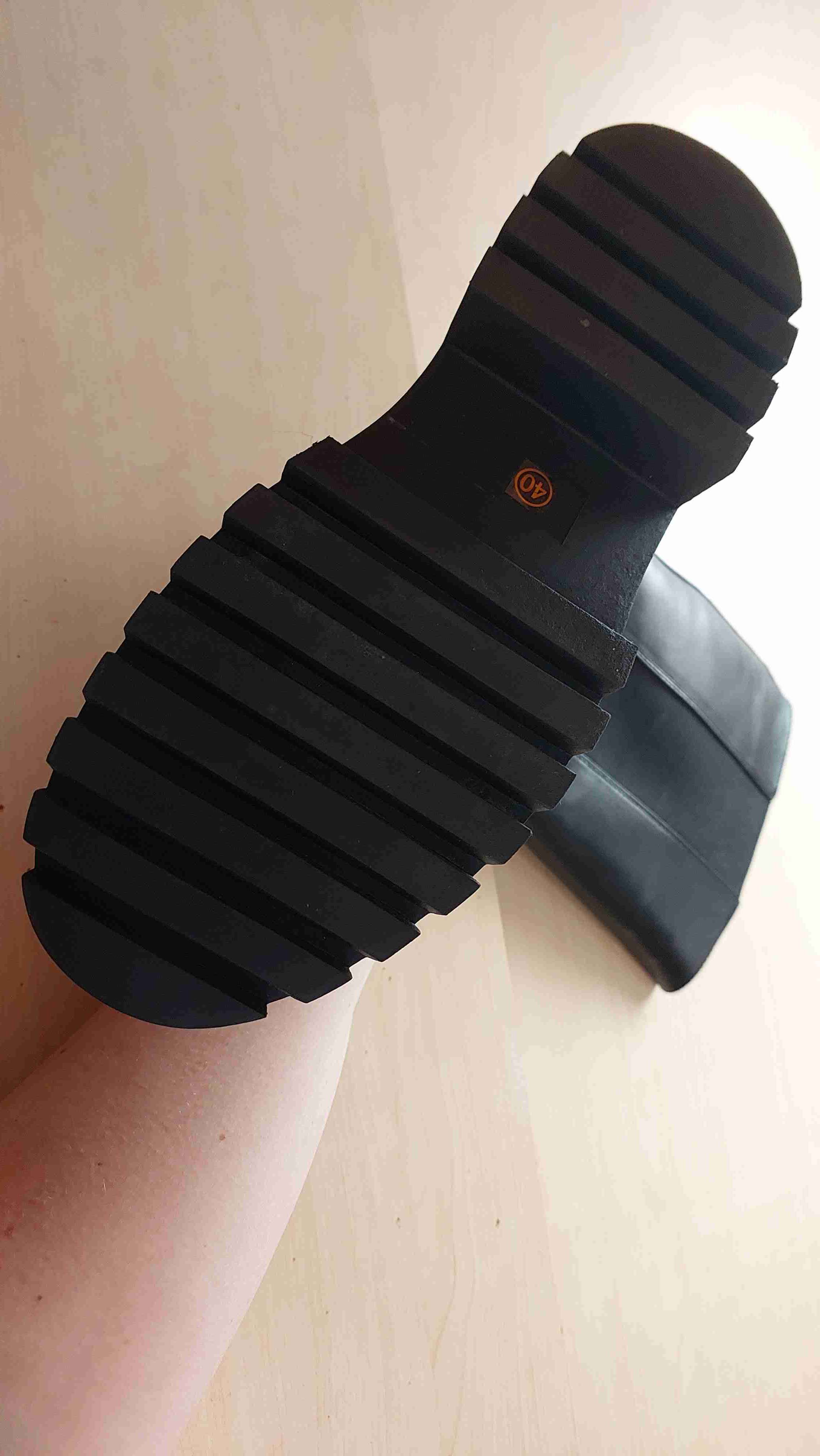 Bota alta negra con hebilla - miniatura 3