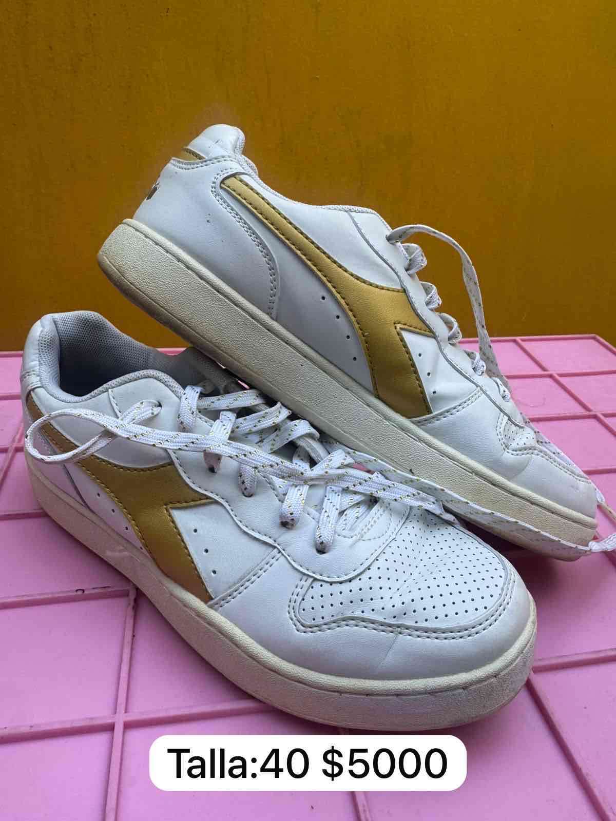 Zapatillas blancas doradas talla 40 - miniatura 2