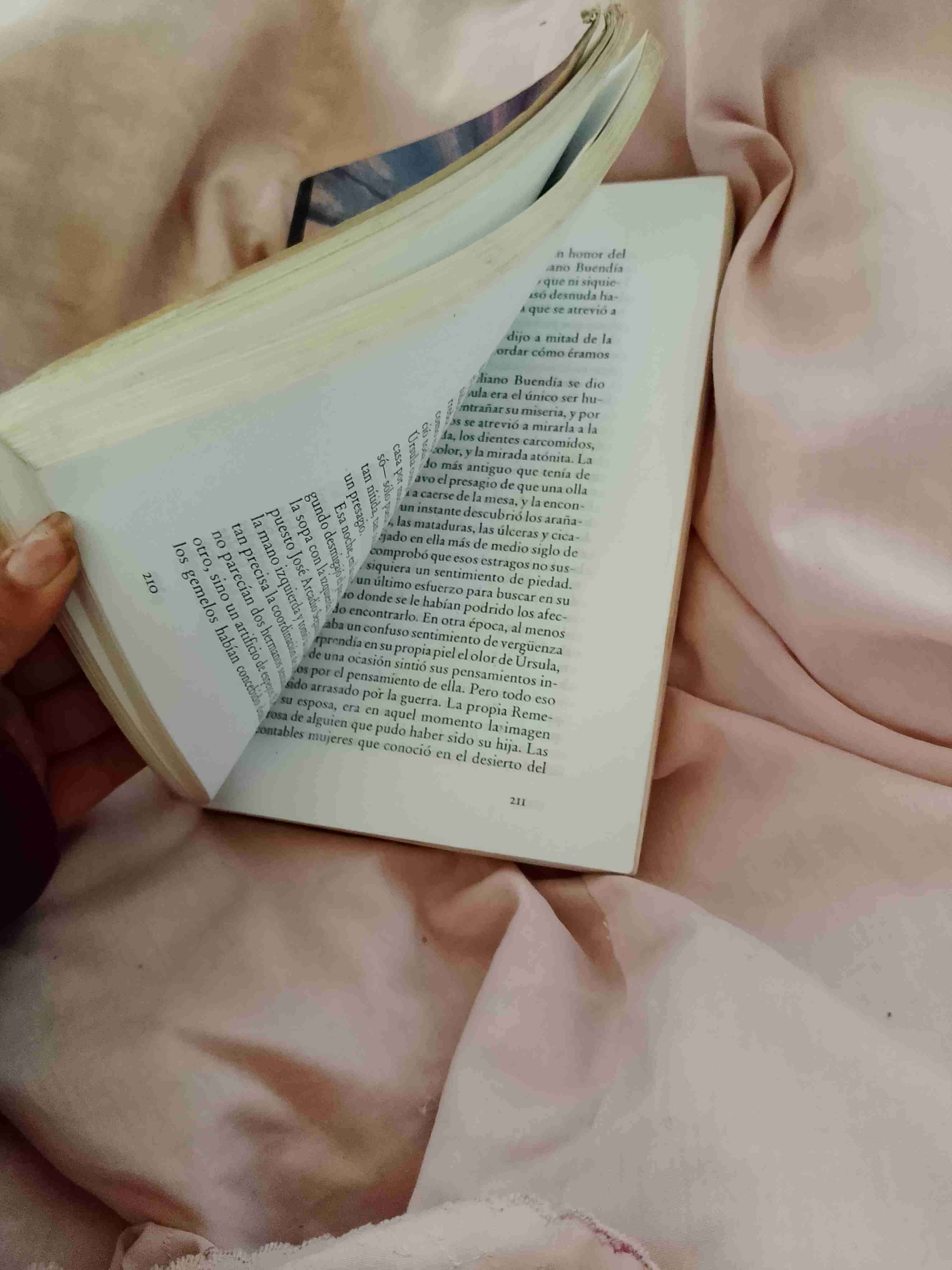 Libro Cien años de soledad - miniatura 2