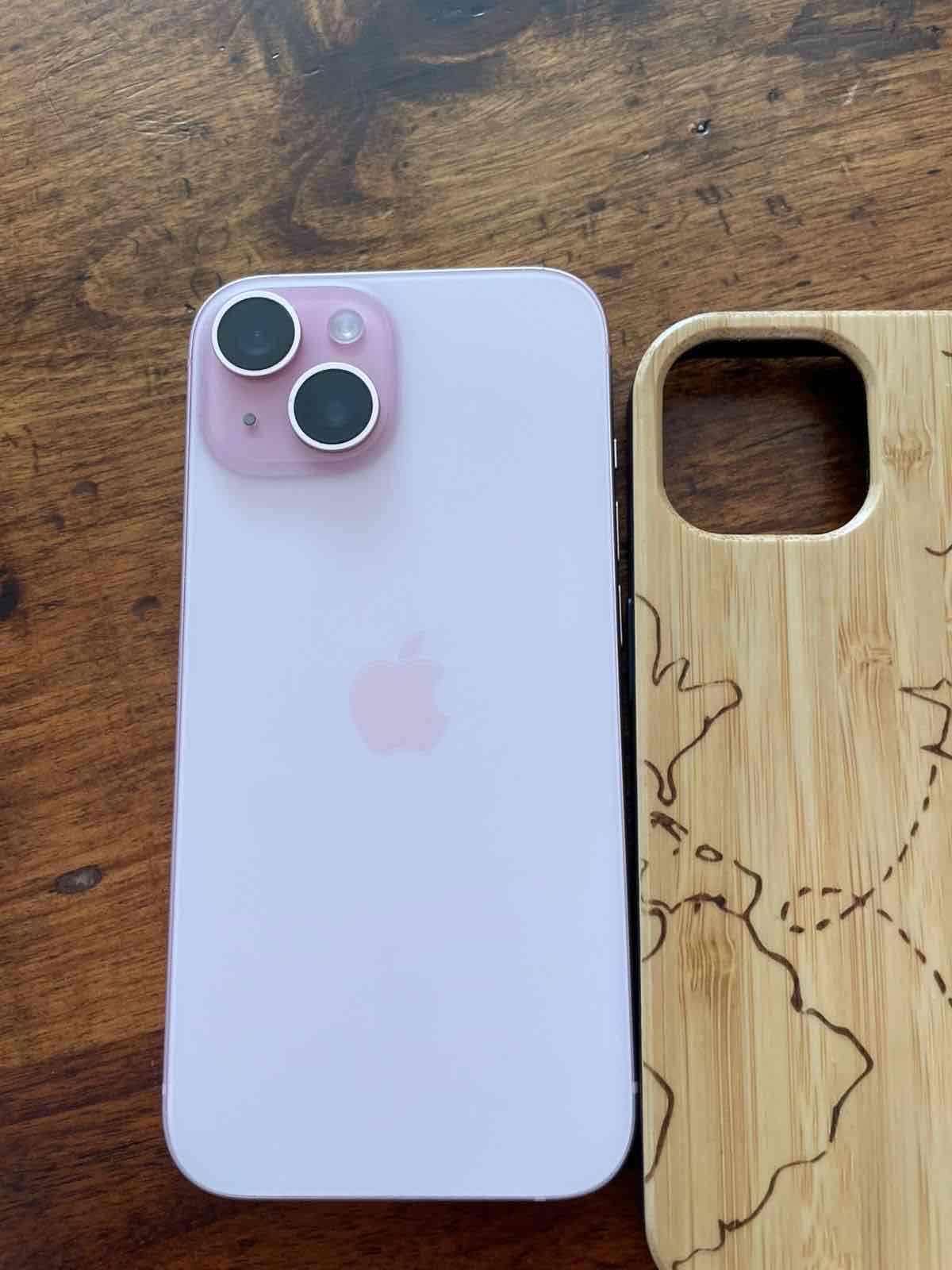 iPhone 15 Rosado - 2