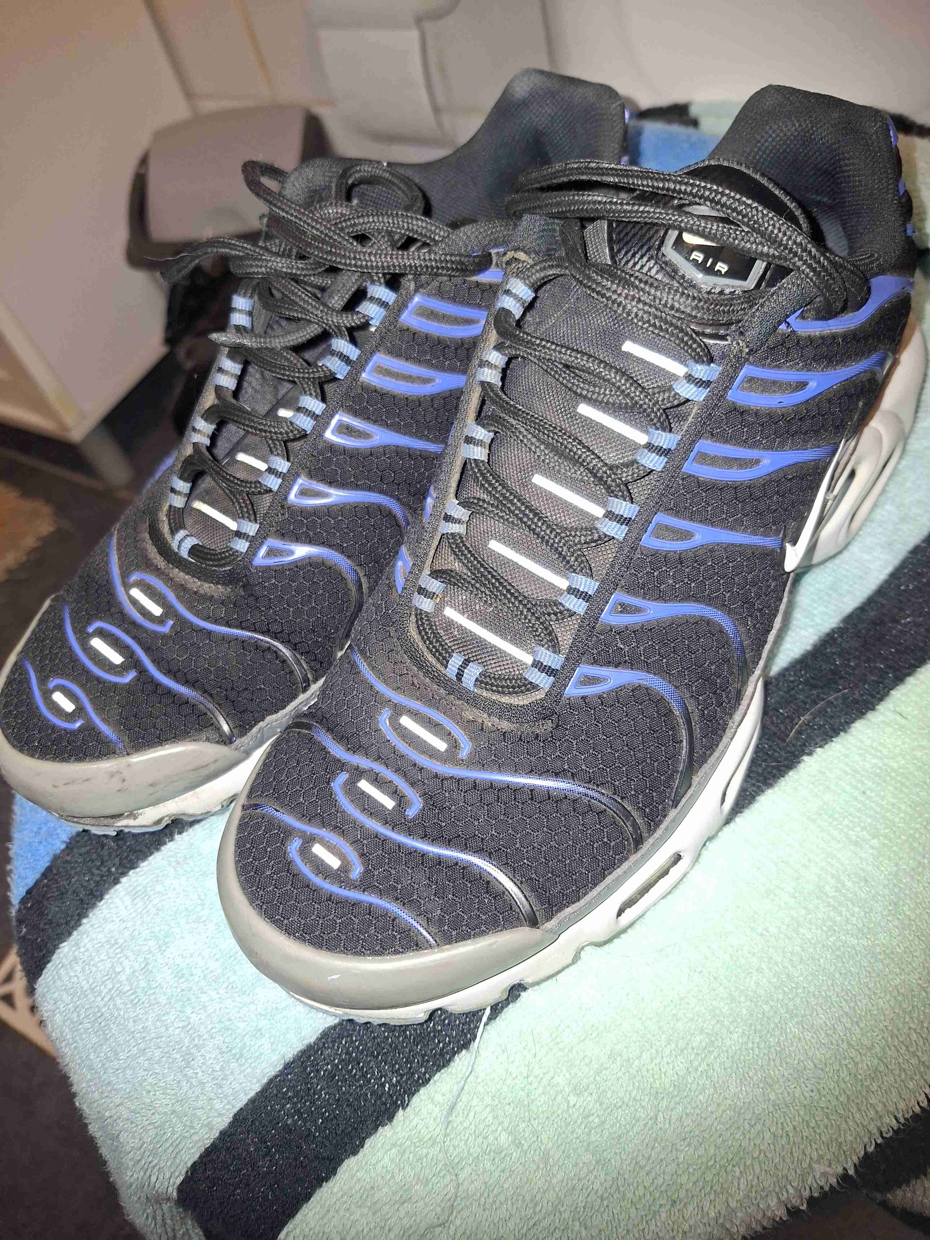 Zapatillas deportivas negras y azules - miniatura 3