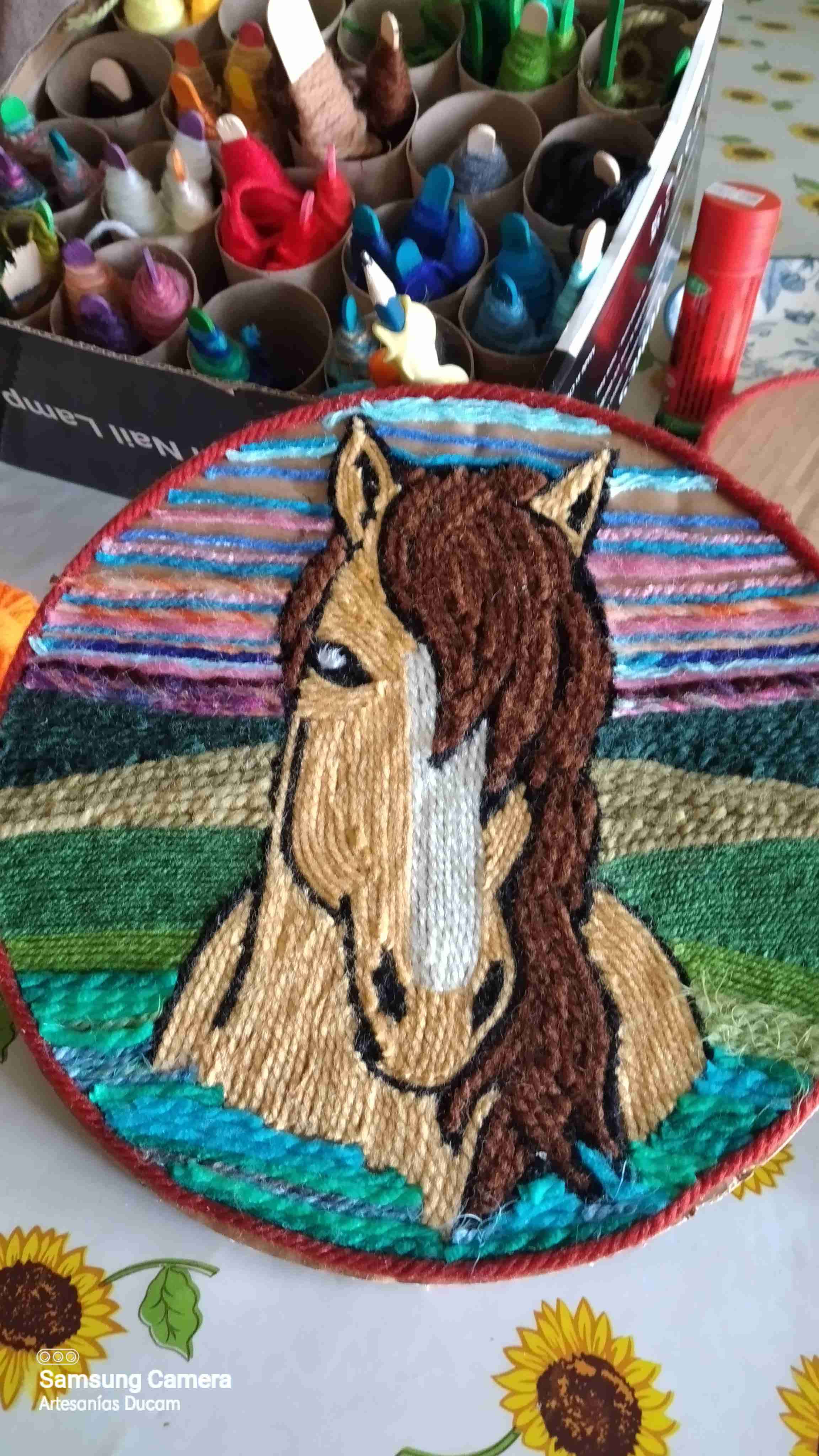 Decoración  caballo en técnica de lanigrafia