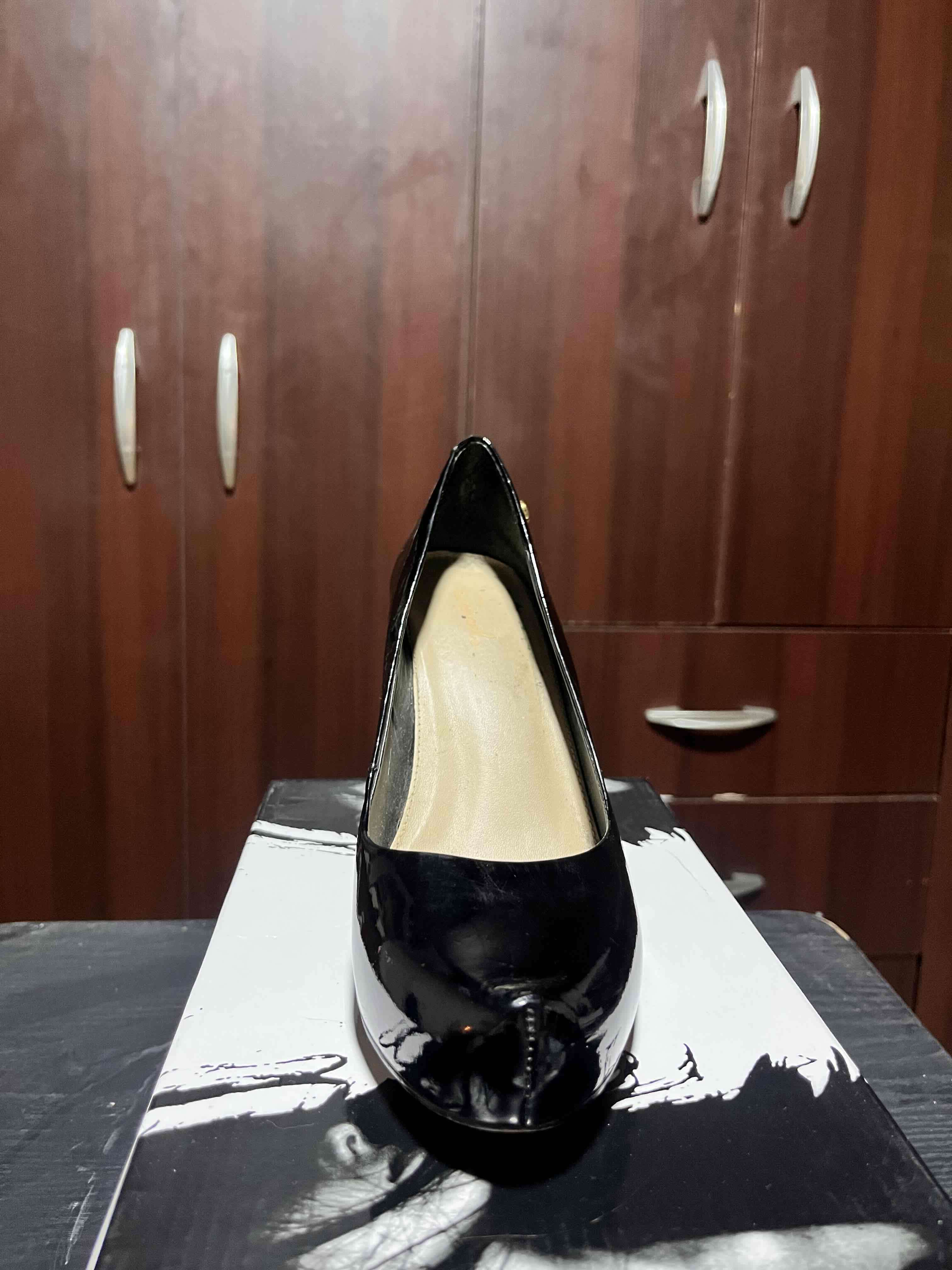 Zapatos de tacón charol negro - miniatura 2