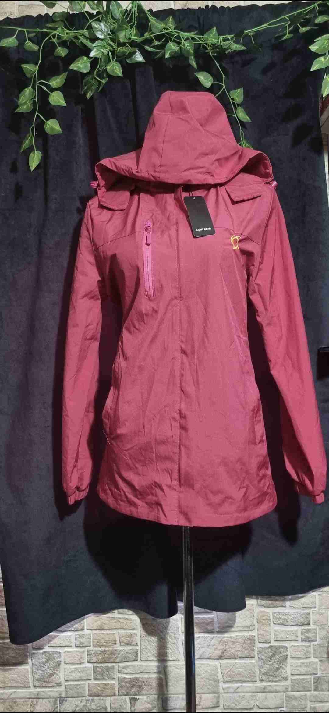 Chaqueta impermeable rosa