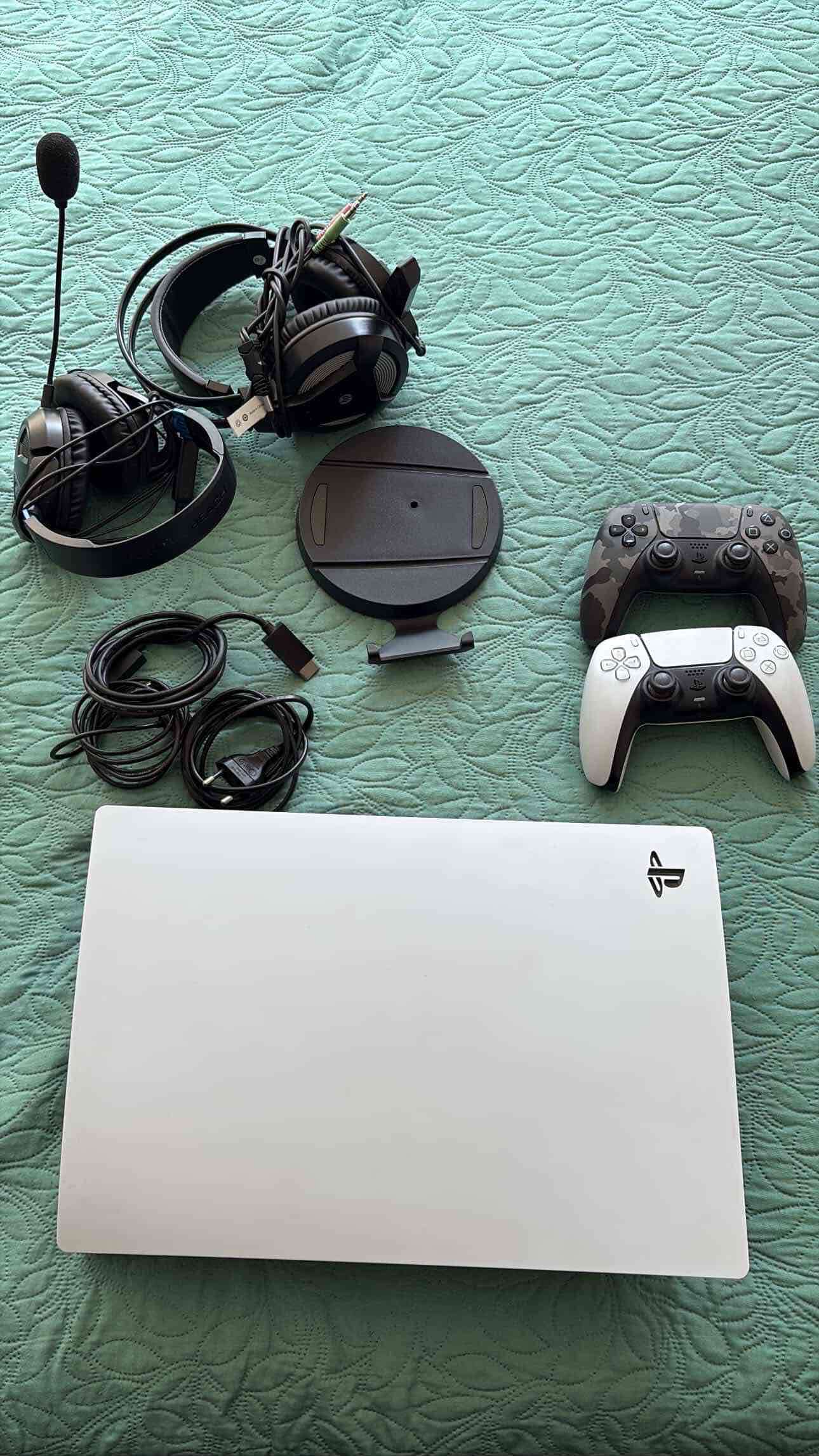 Consola PS5 con accesorios - 1