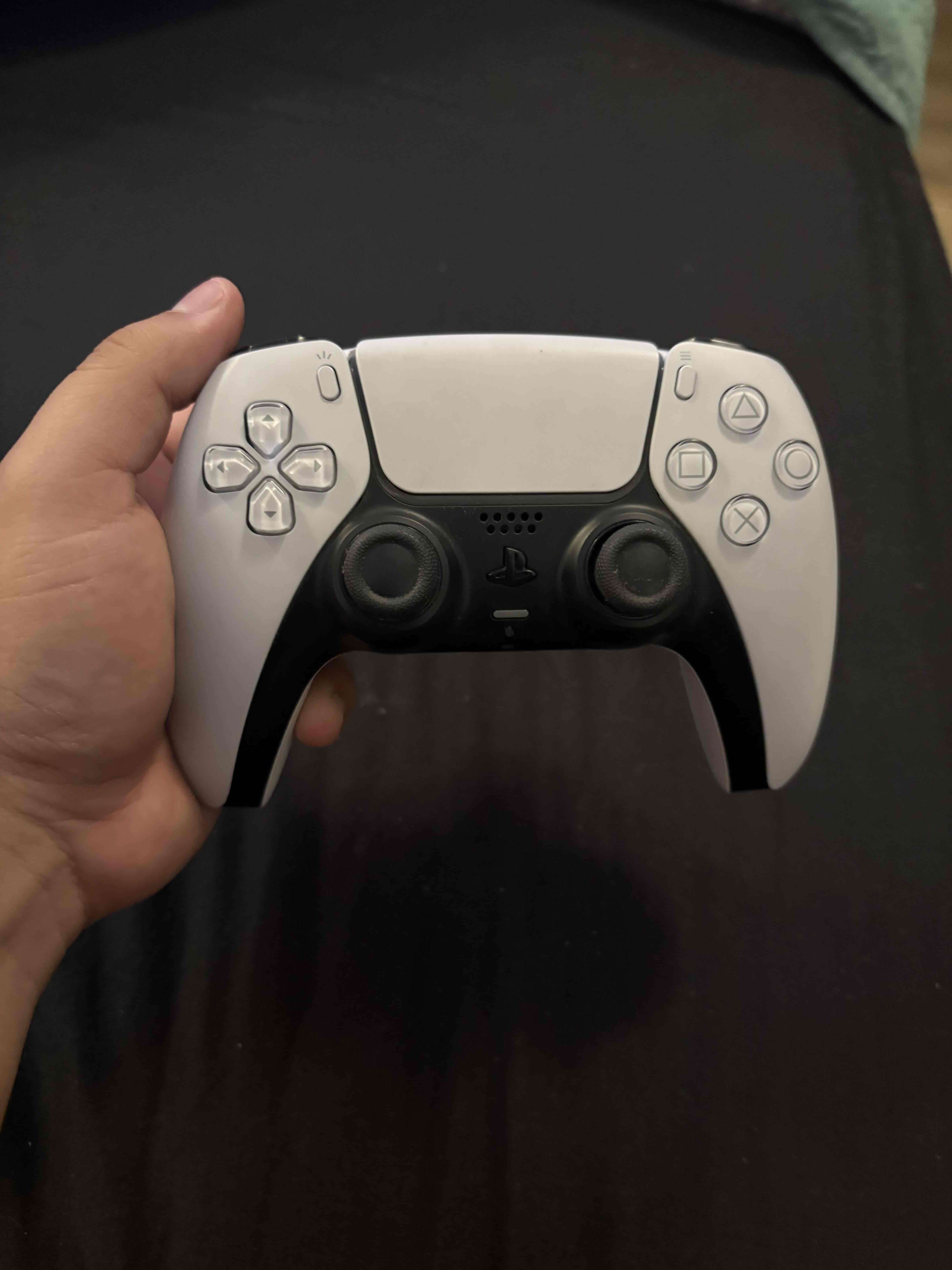 Consola PS5 con accesorios - 2