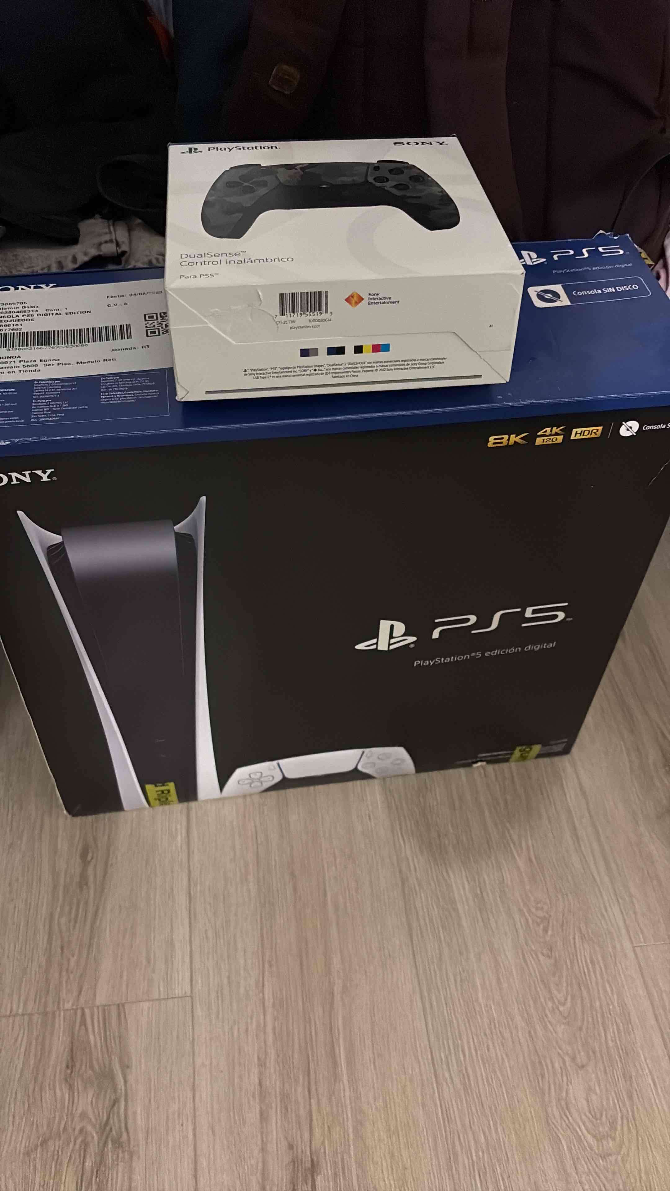 Consola PS5 con accesorios - 4