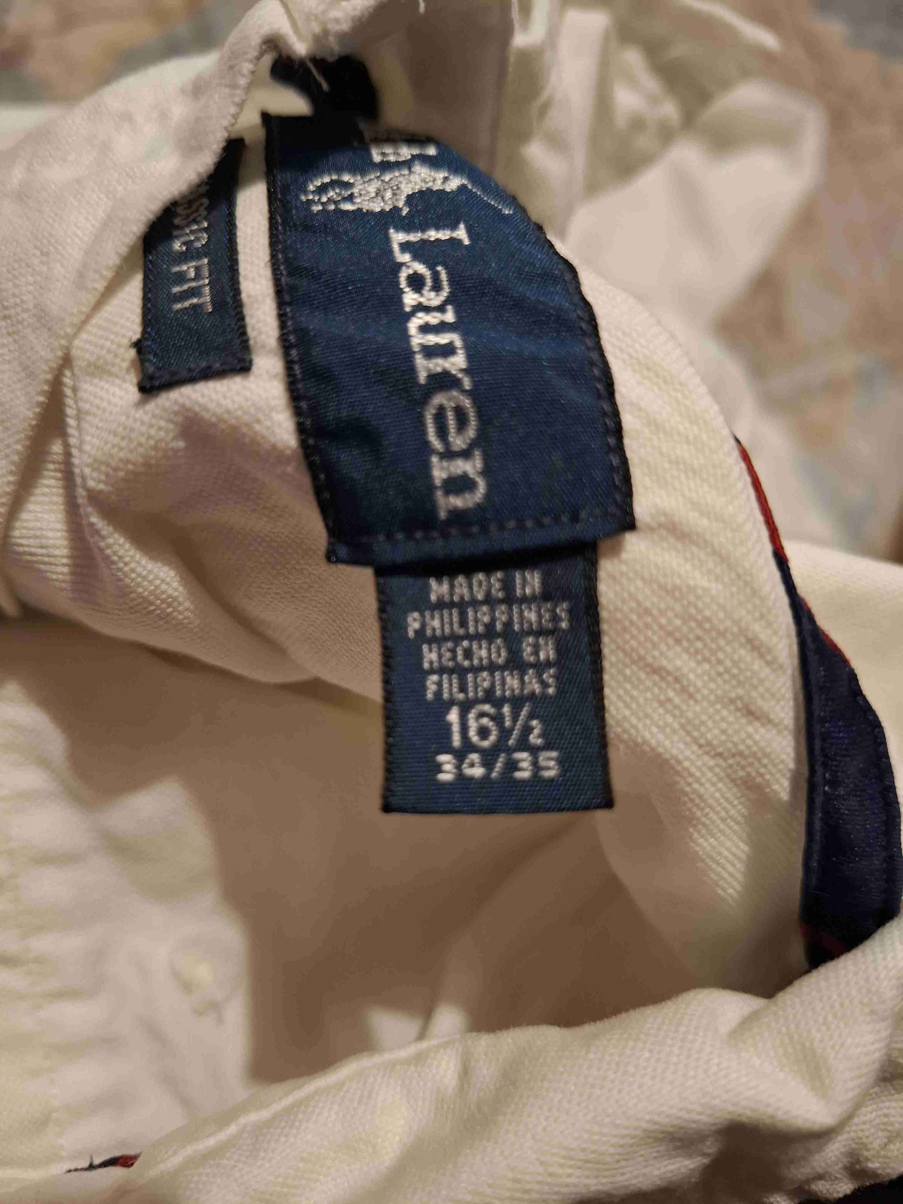 Camisa blanca con logo bordado - miniatura 3