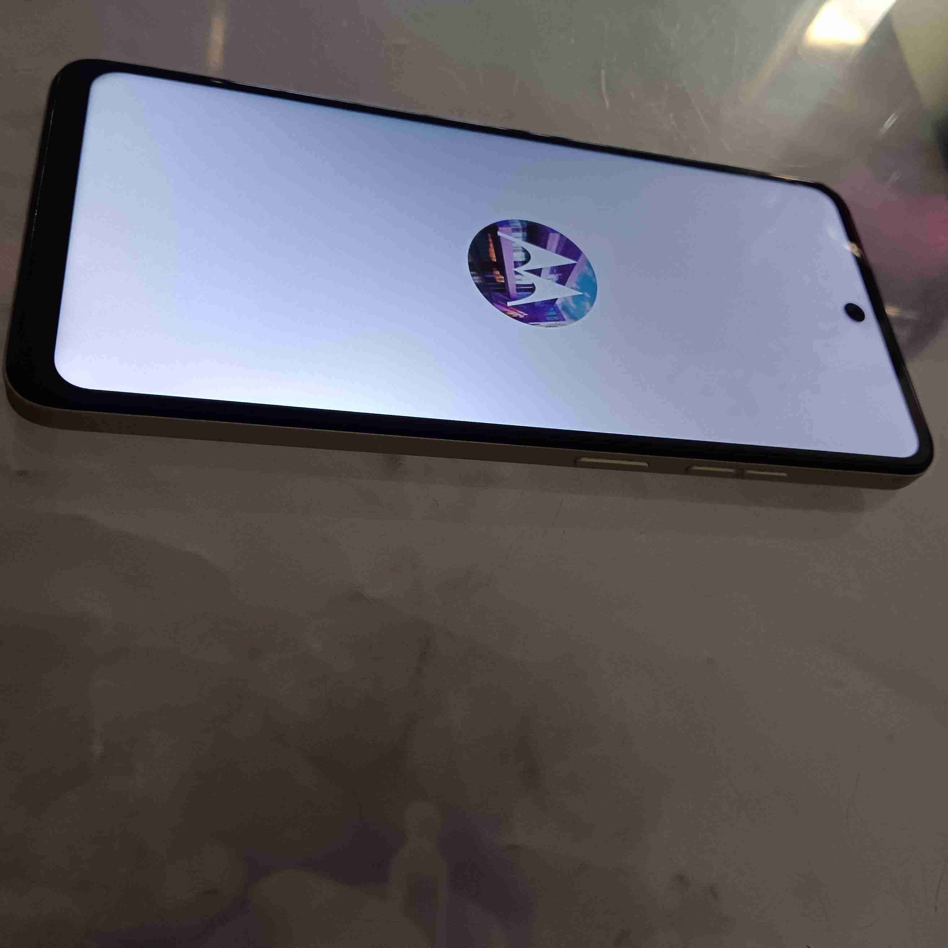 Teléfono móvil Motorola E14 - miniatura 3