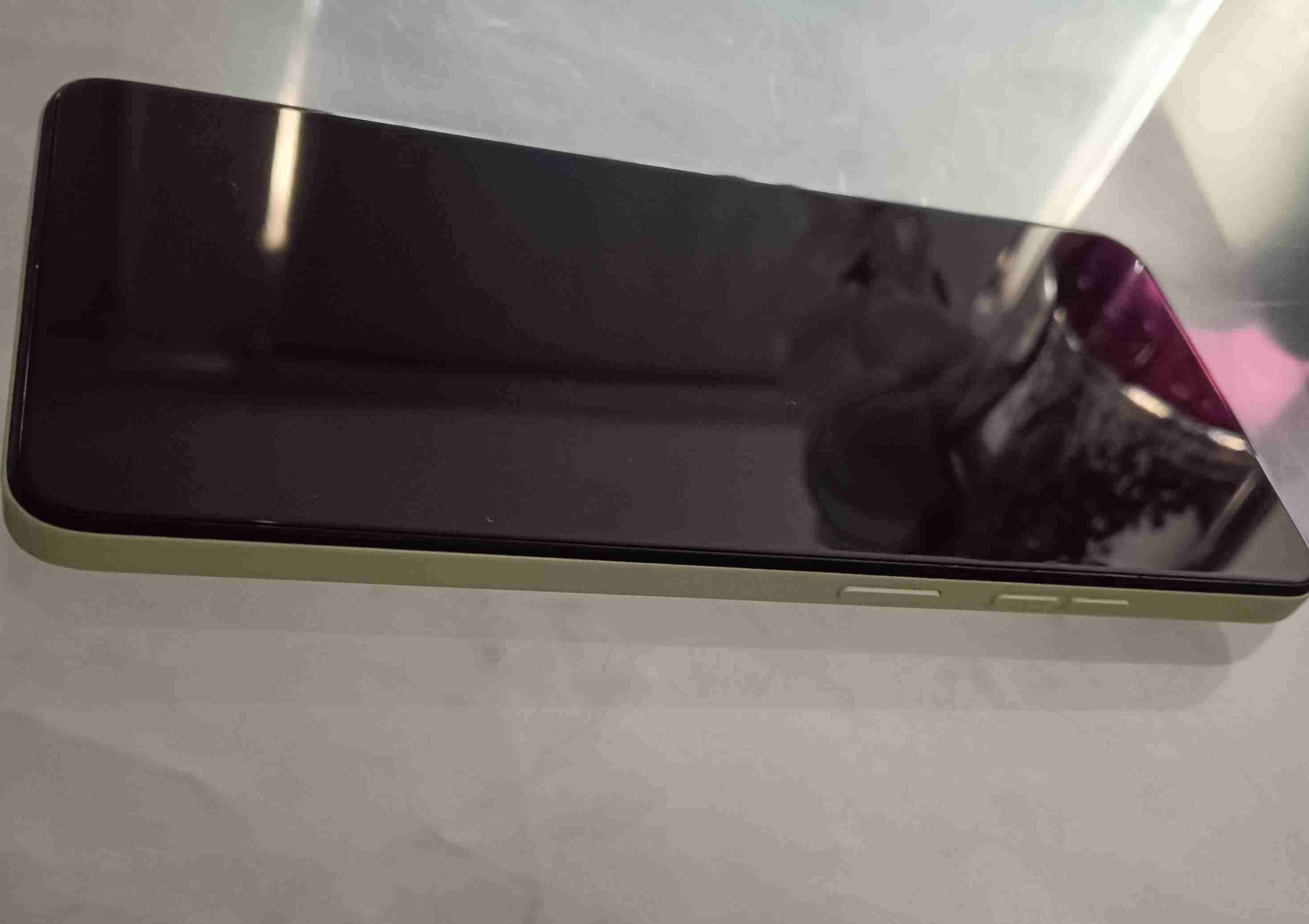 Teléfono móvil Motorola E14 - miniatura 4