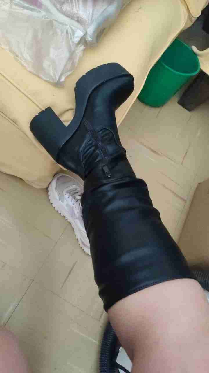 Bota negra de cuero elegante - miniatura 4