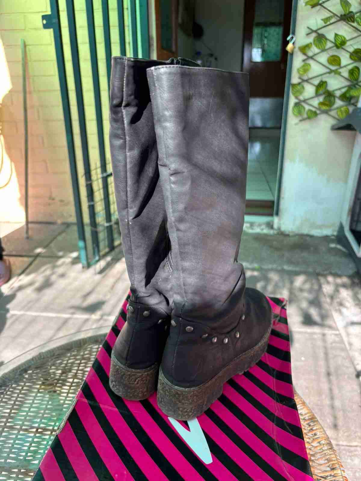 Botas negras de cuero - miniatura 1