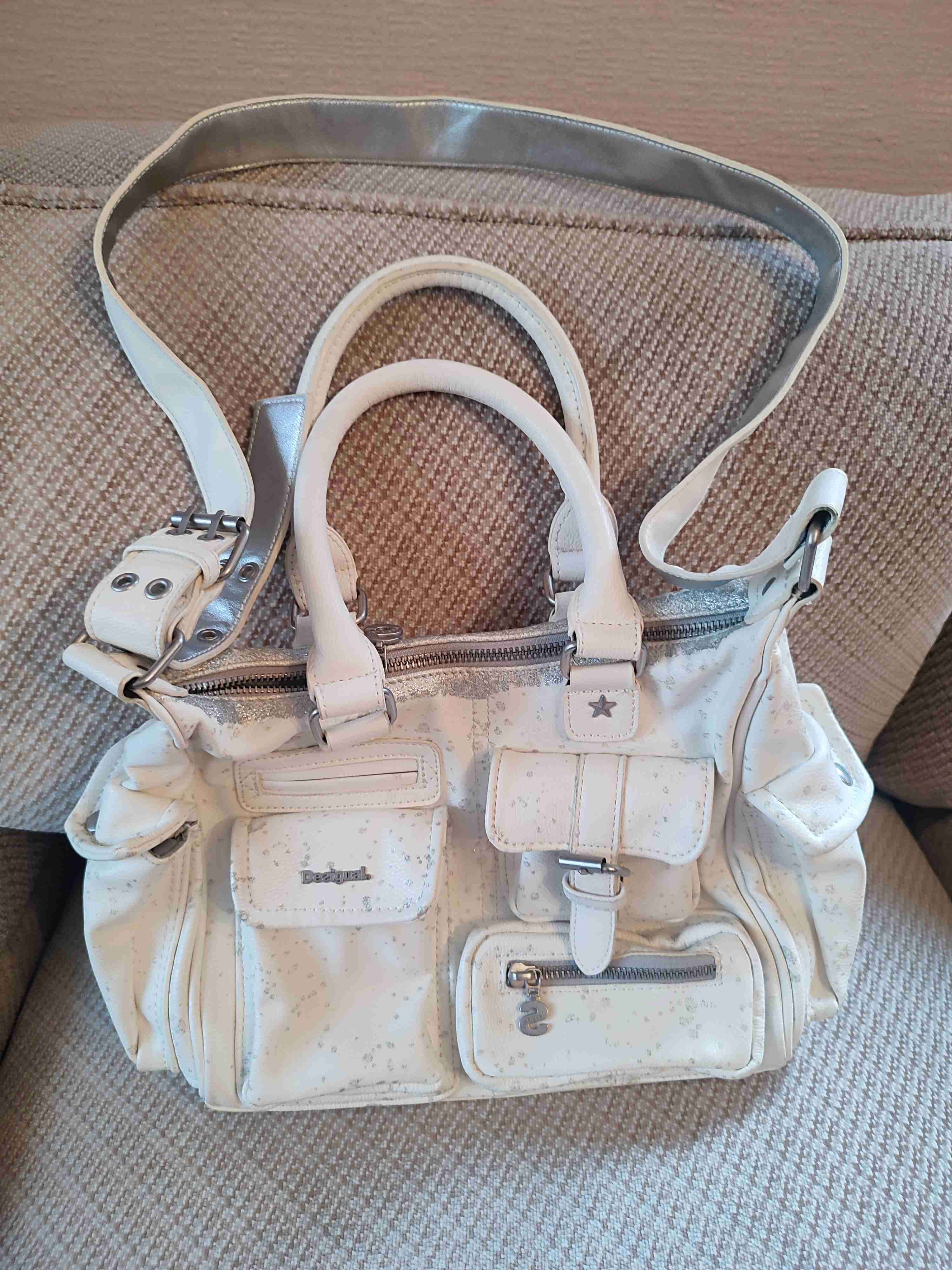 Cartera blanco detalles plateados Marca Desigual - miniatura 1