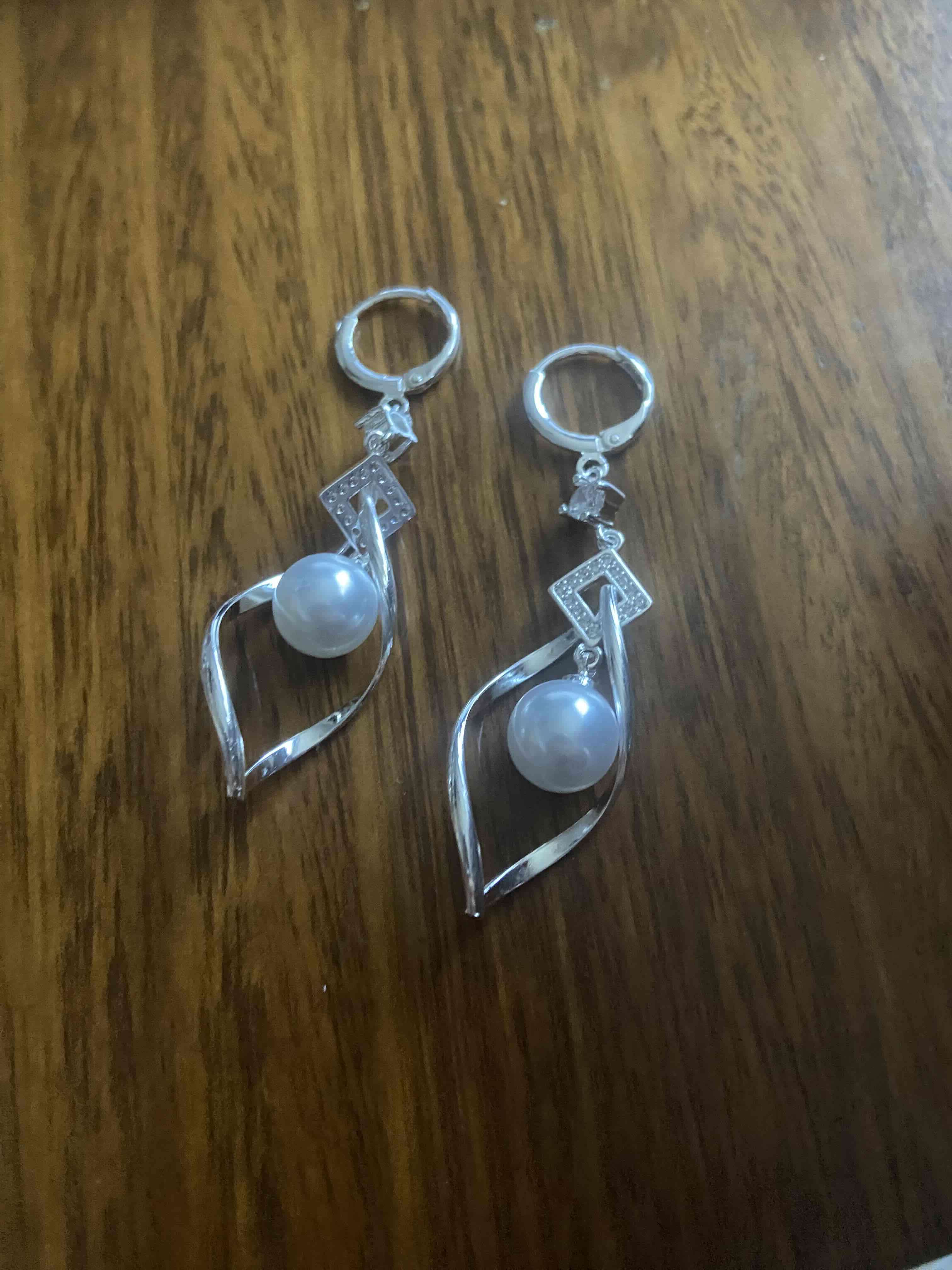 Aros colgantes con perlas