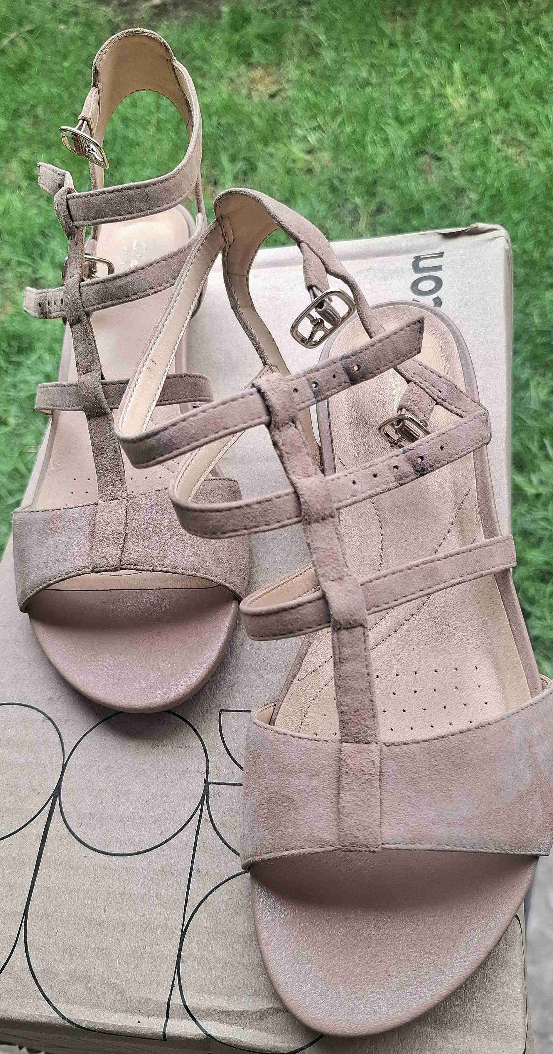 Sandalias rosadas de tacón bajo - miniatura 4