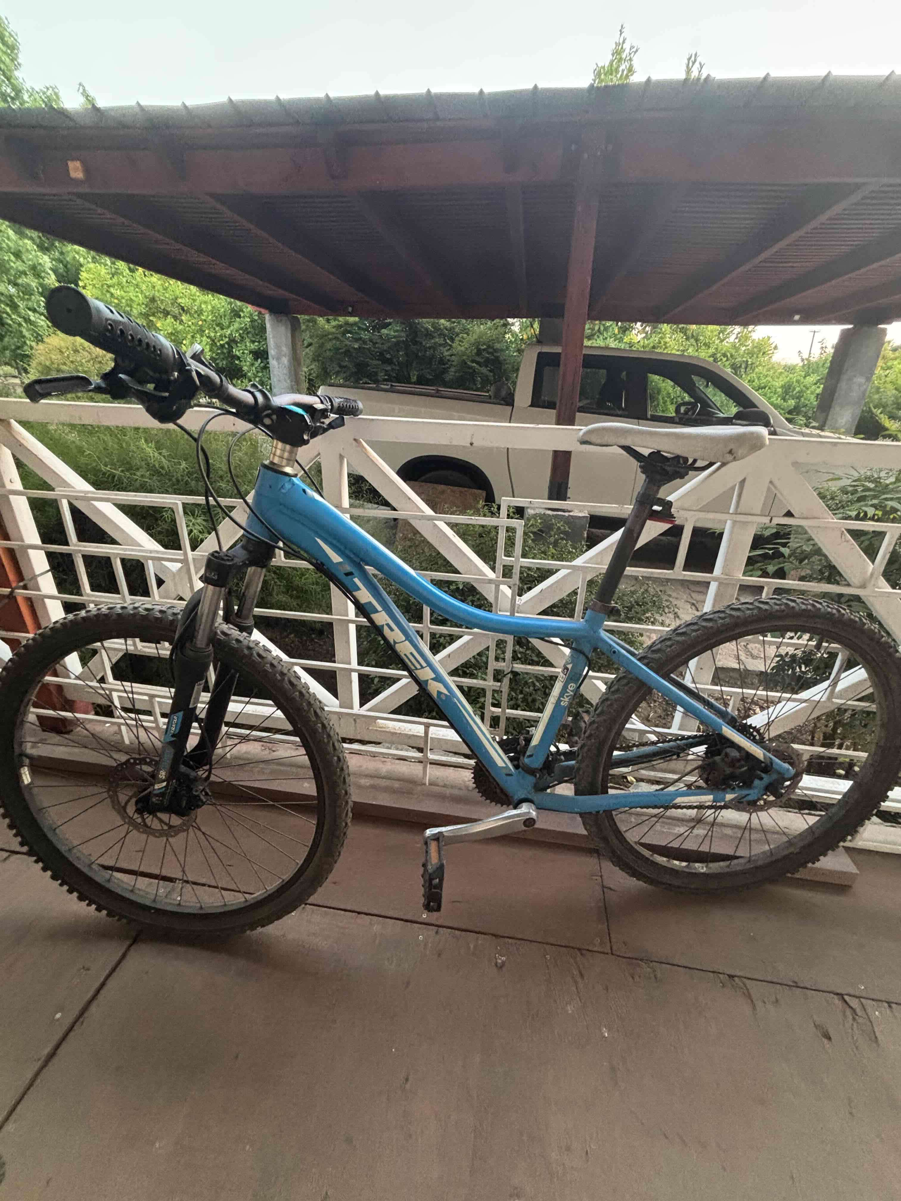 Bicicleta Trek azul montaña - miniatura 2