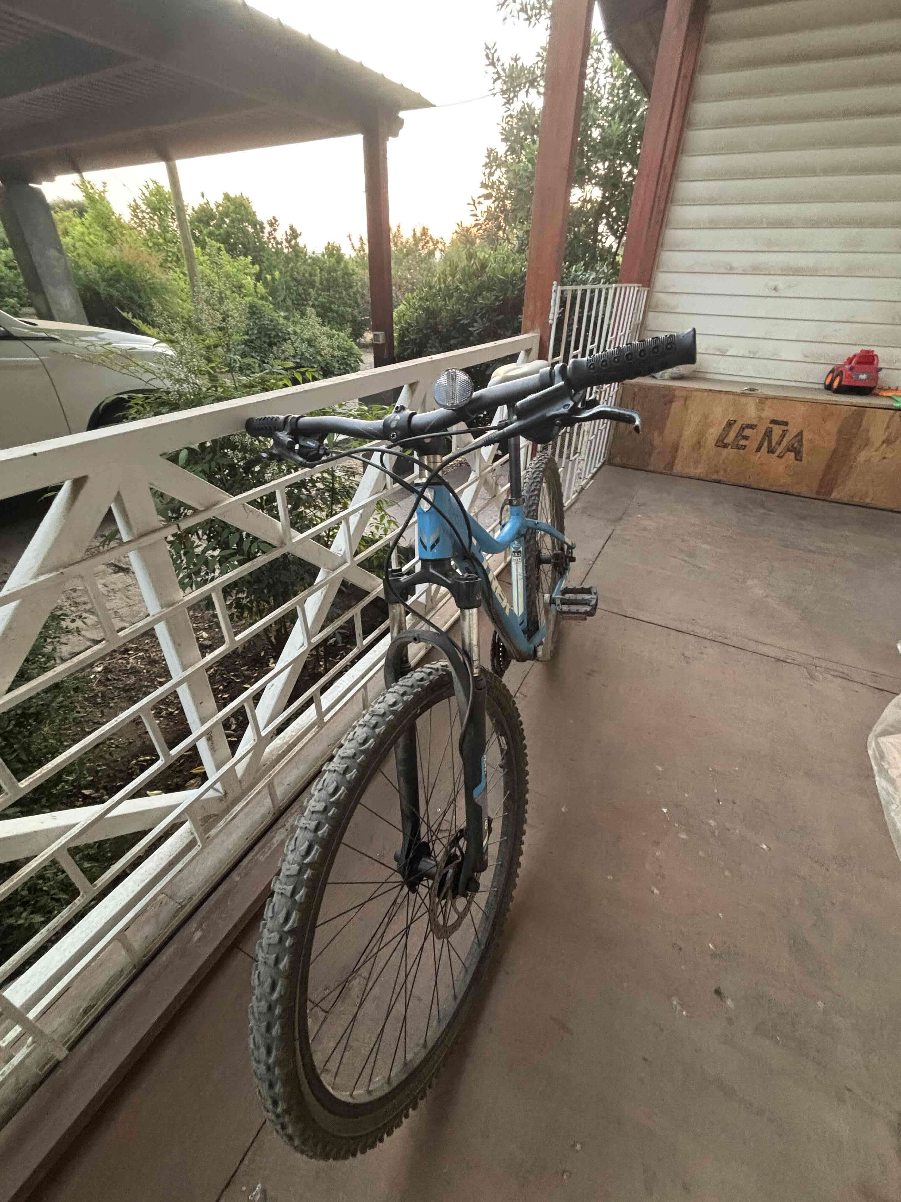 Bicicleta Trek azul montaña - miniatura 3