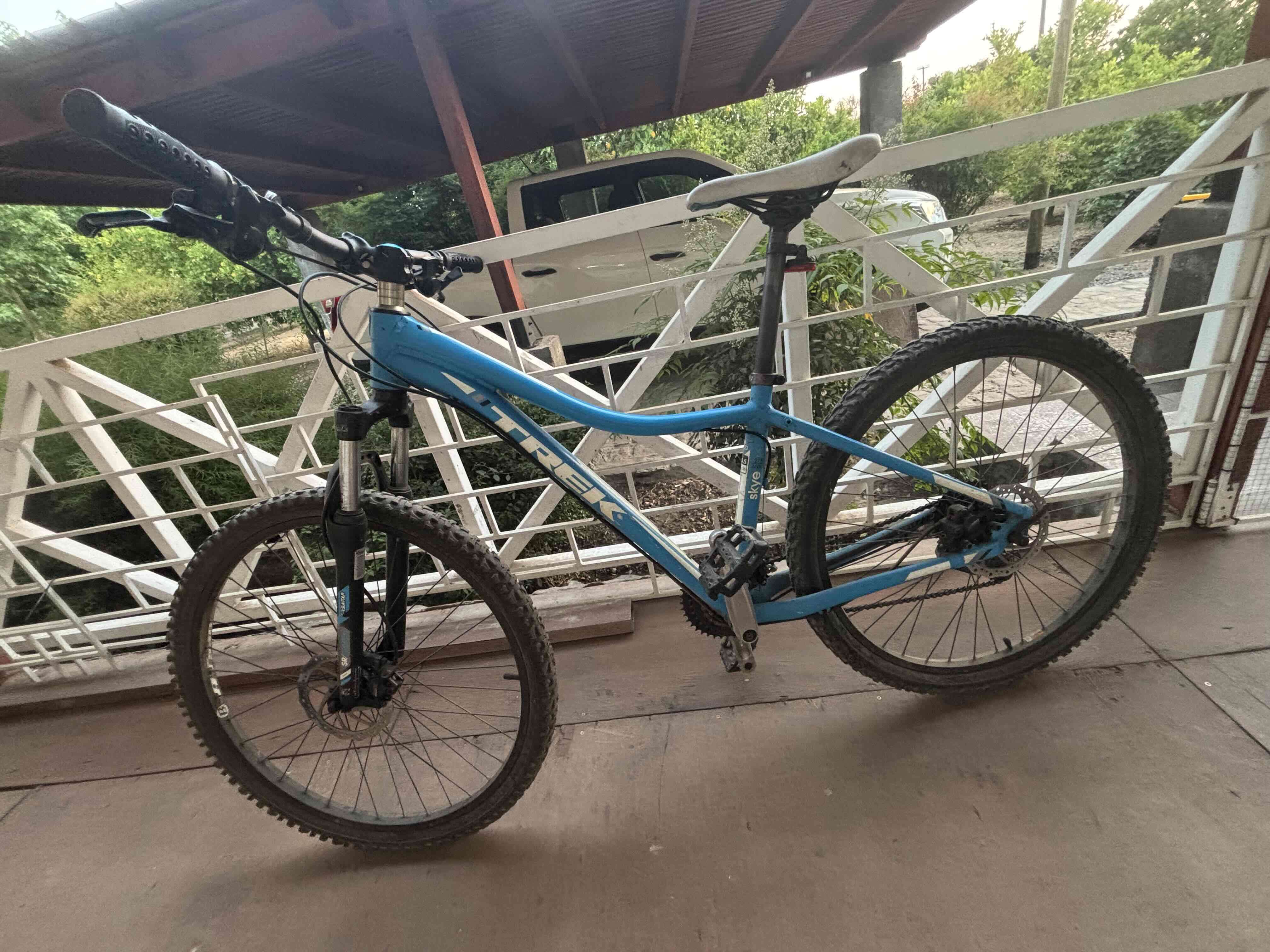 Bicicleta Trek azul montaña - miniatura 5