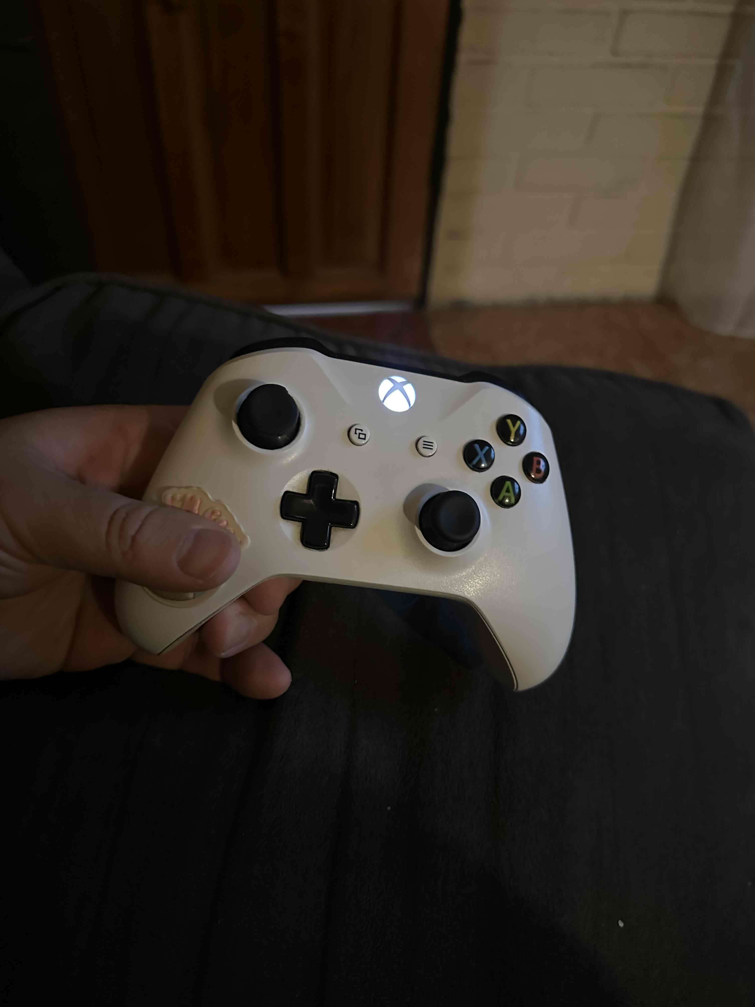 Xbox One S All Digital 1TB - miniatura 4