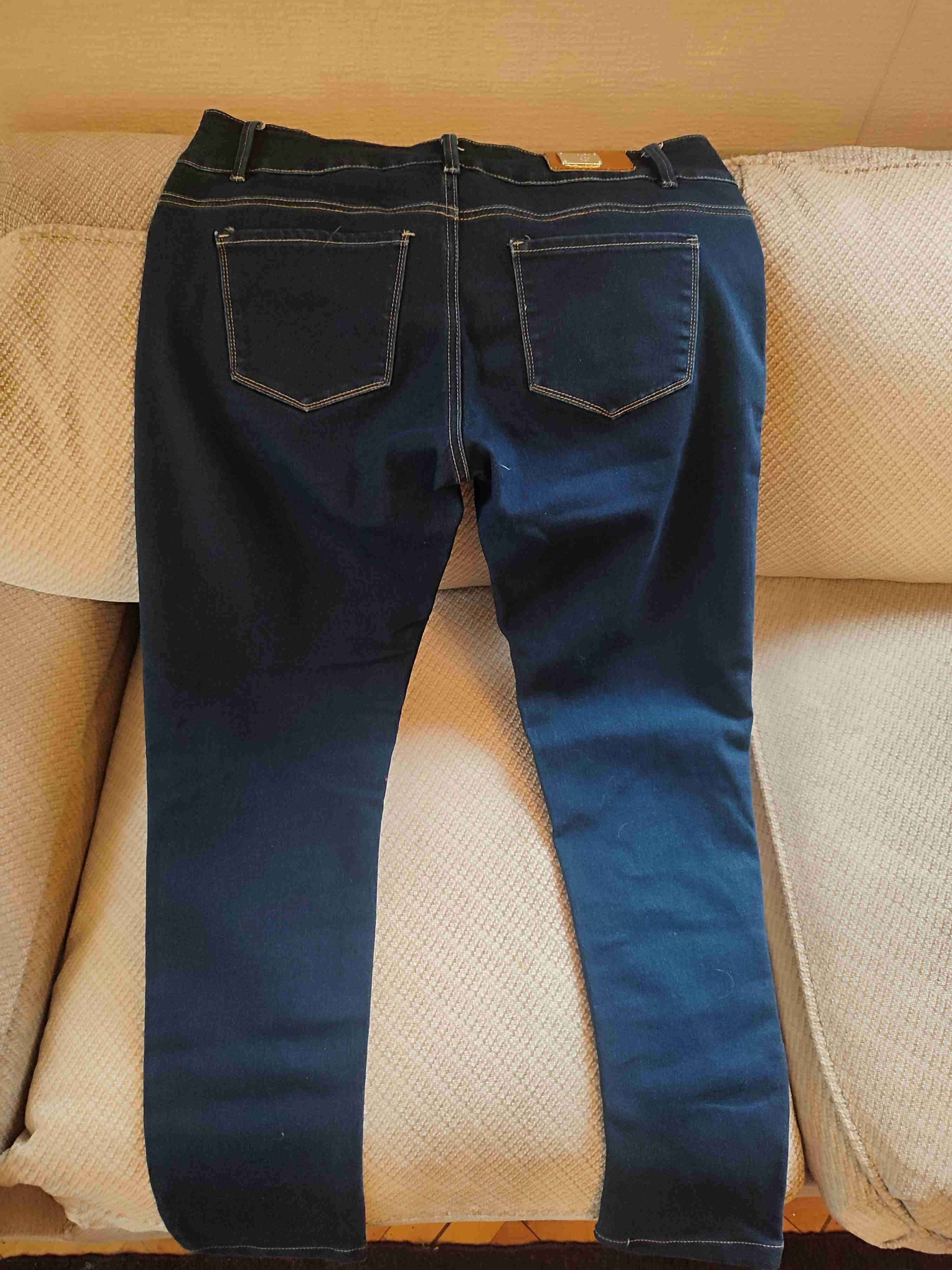 Jeans azul oscuro mujer marca IO - miniatura 3