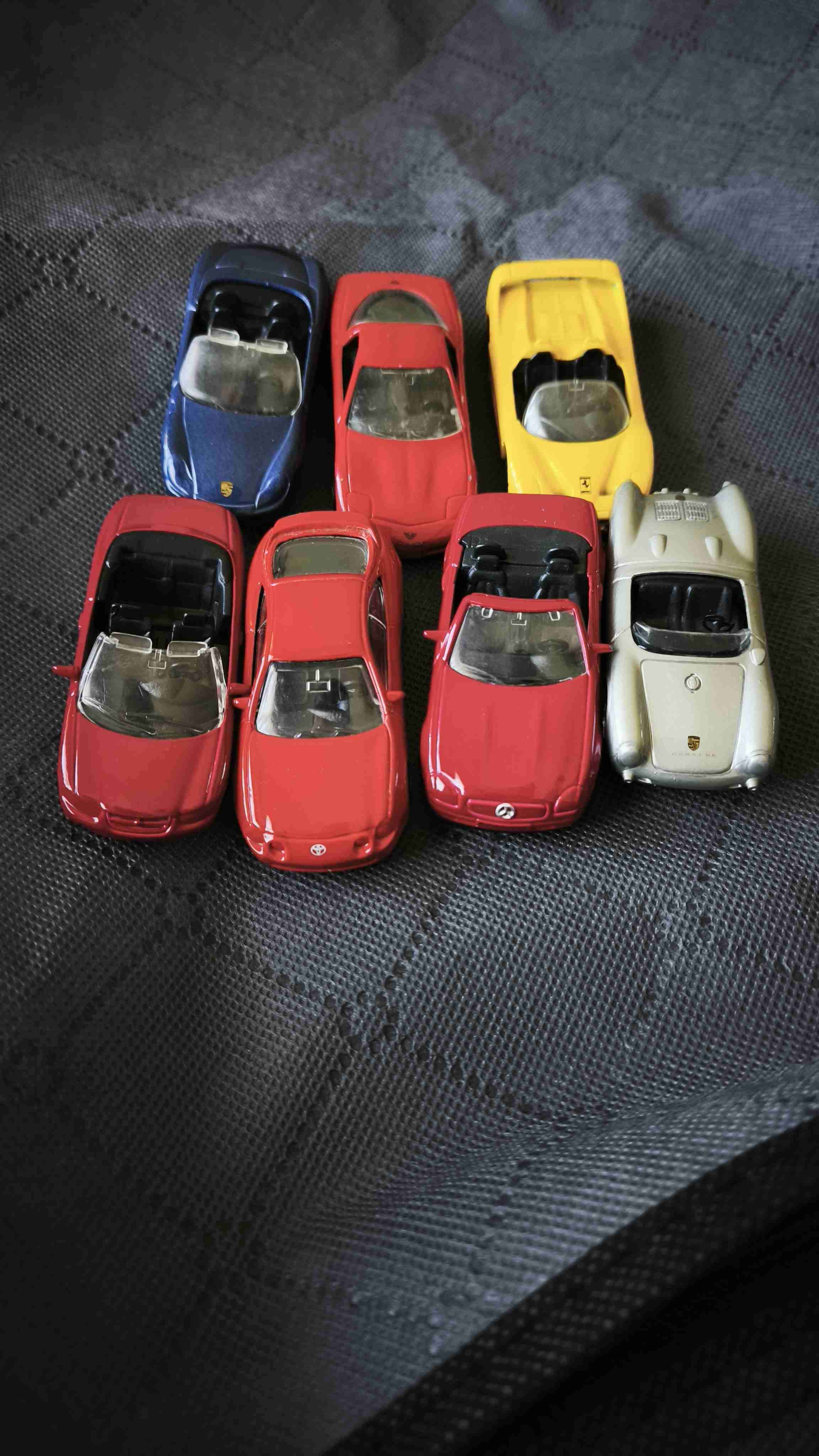 Set de autos de juguete variados - miniatura 1