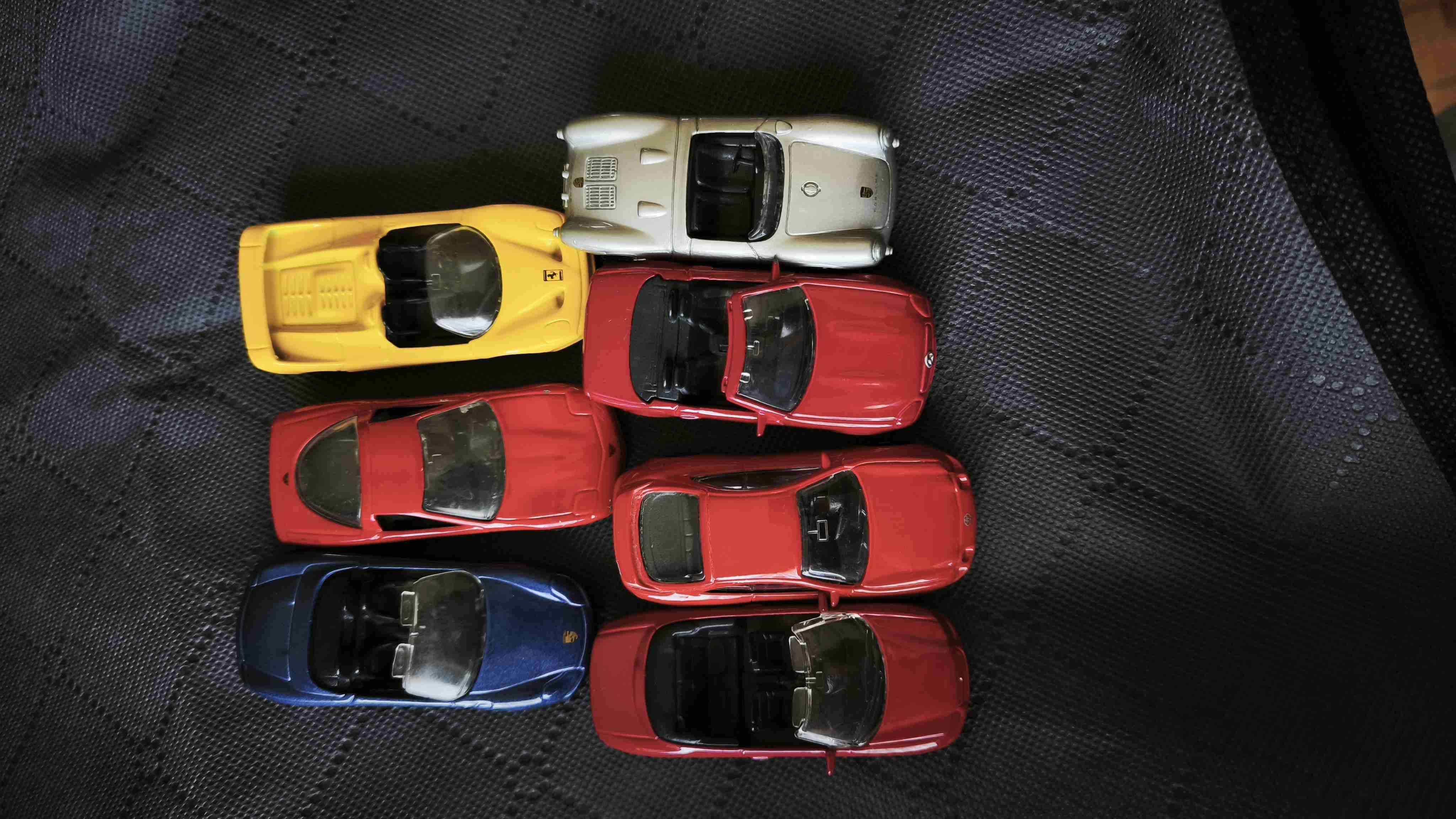 Set de autos de juguete variados - miniatura 2