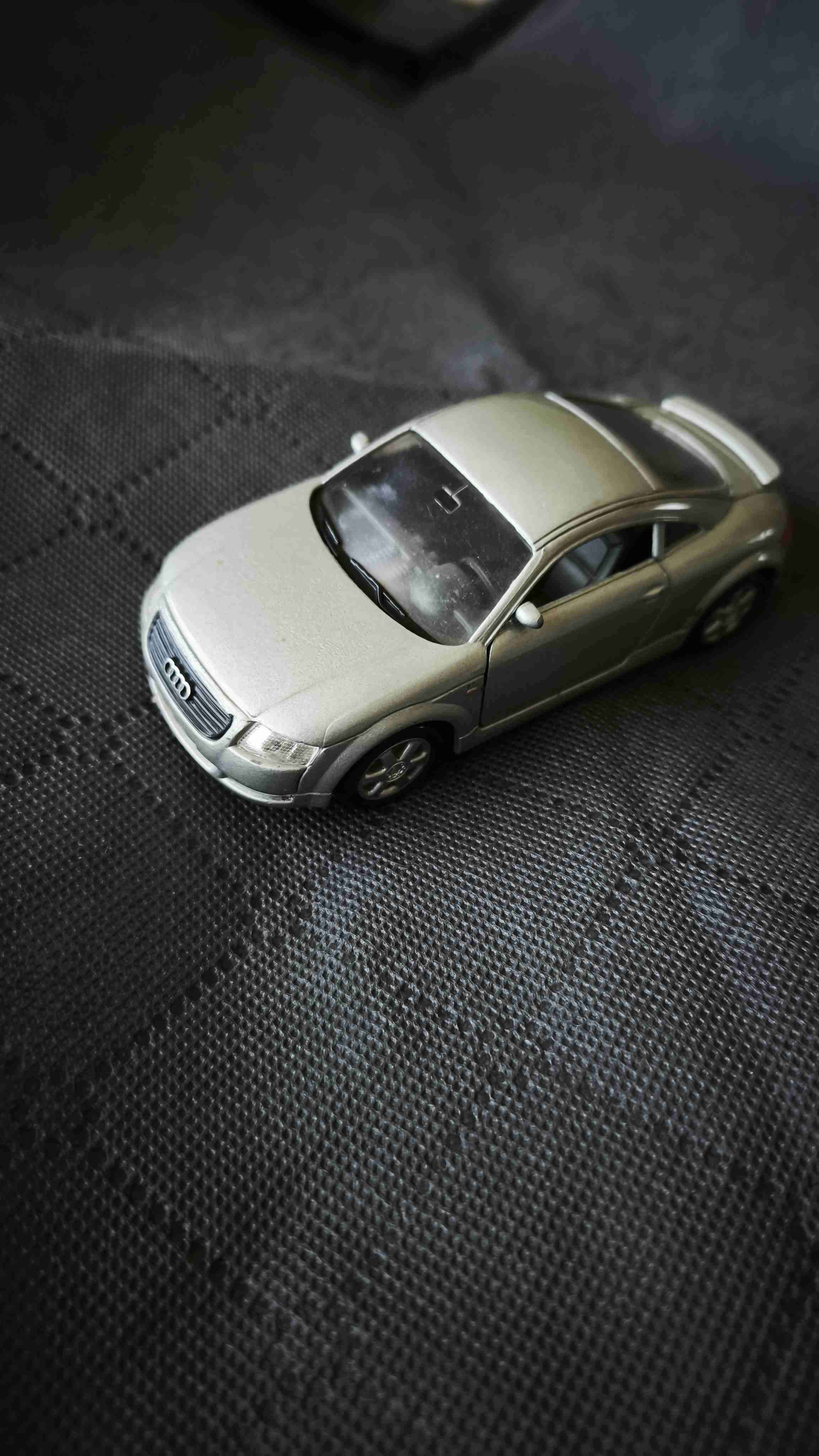 Set de autos de juguete variados - miniatura 3