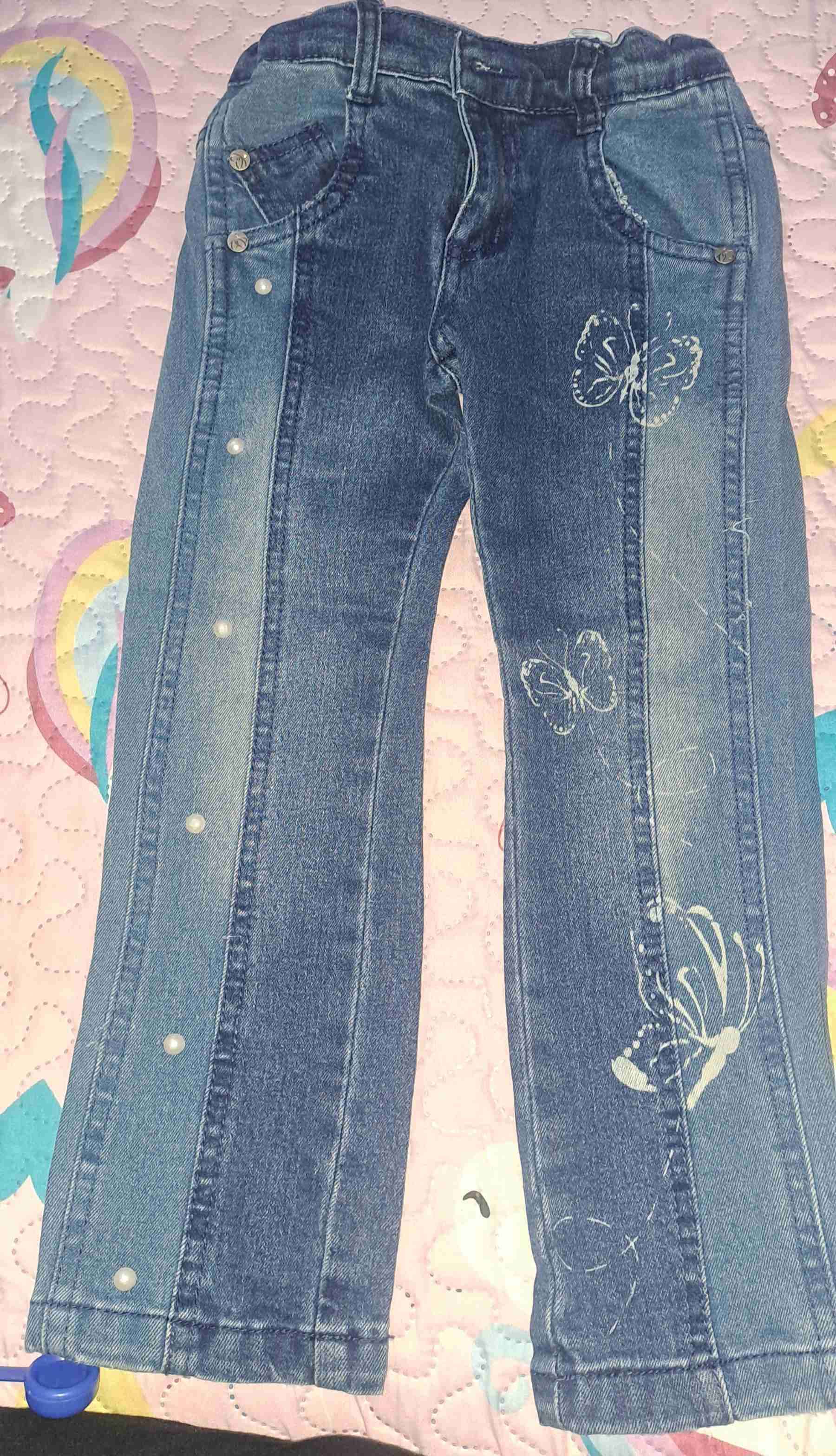 Pantalones de mezclilla con mariposas