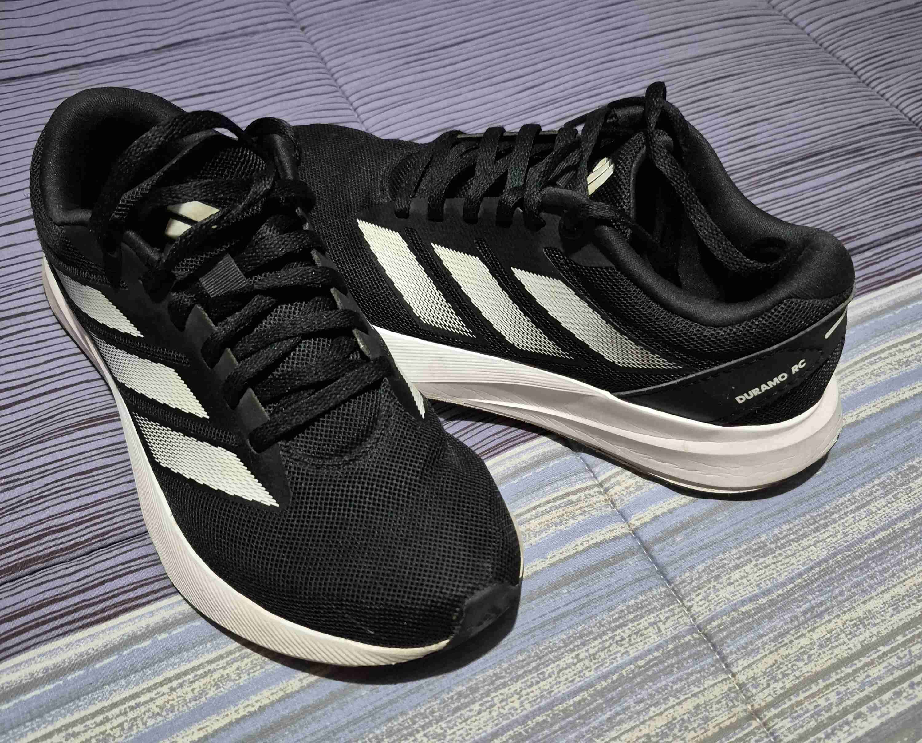 Zapatillas negras deportivas - miniatura 1