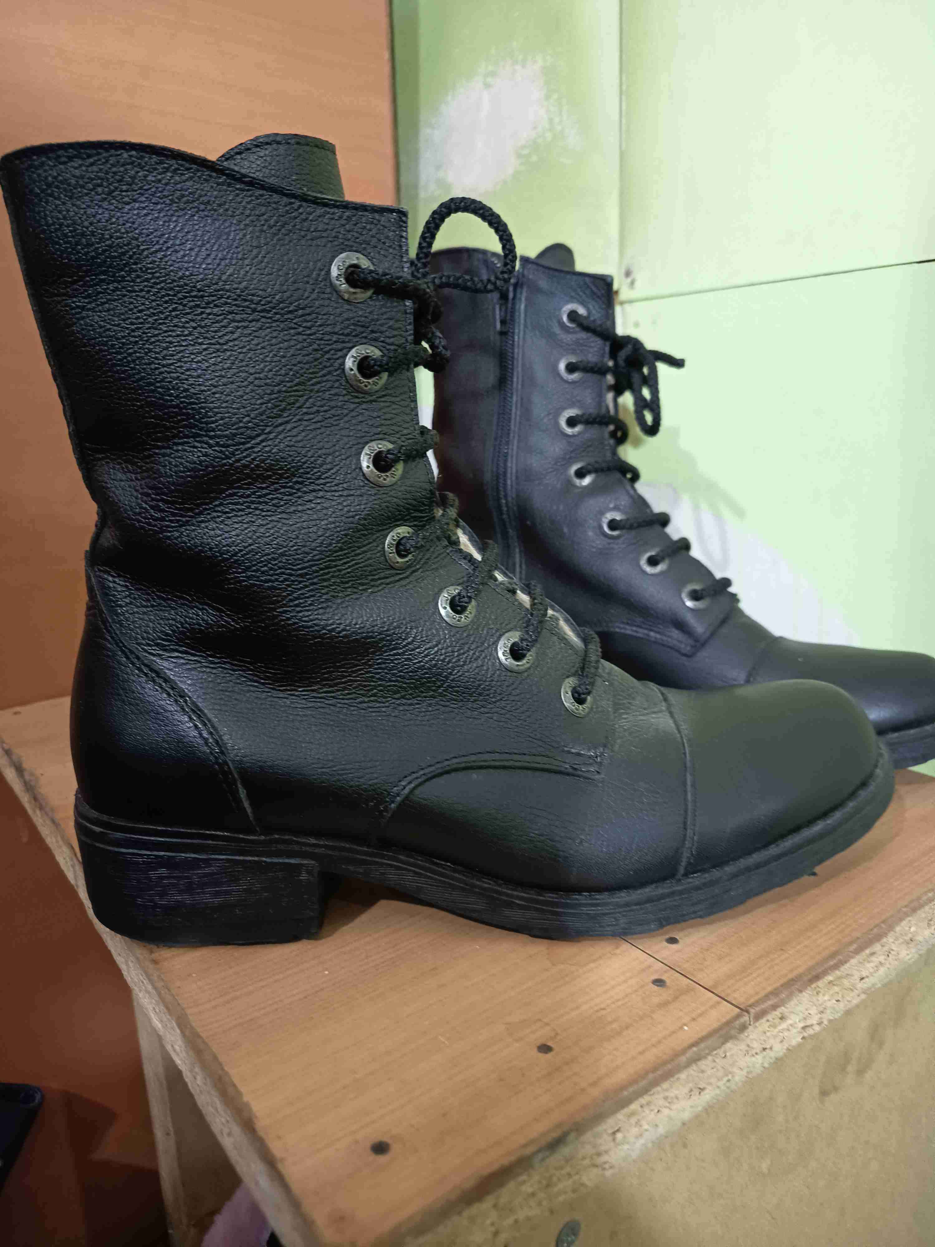 Botas negras de cuero - miniatura 2