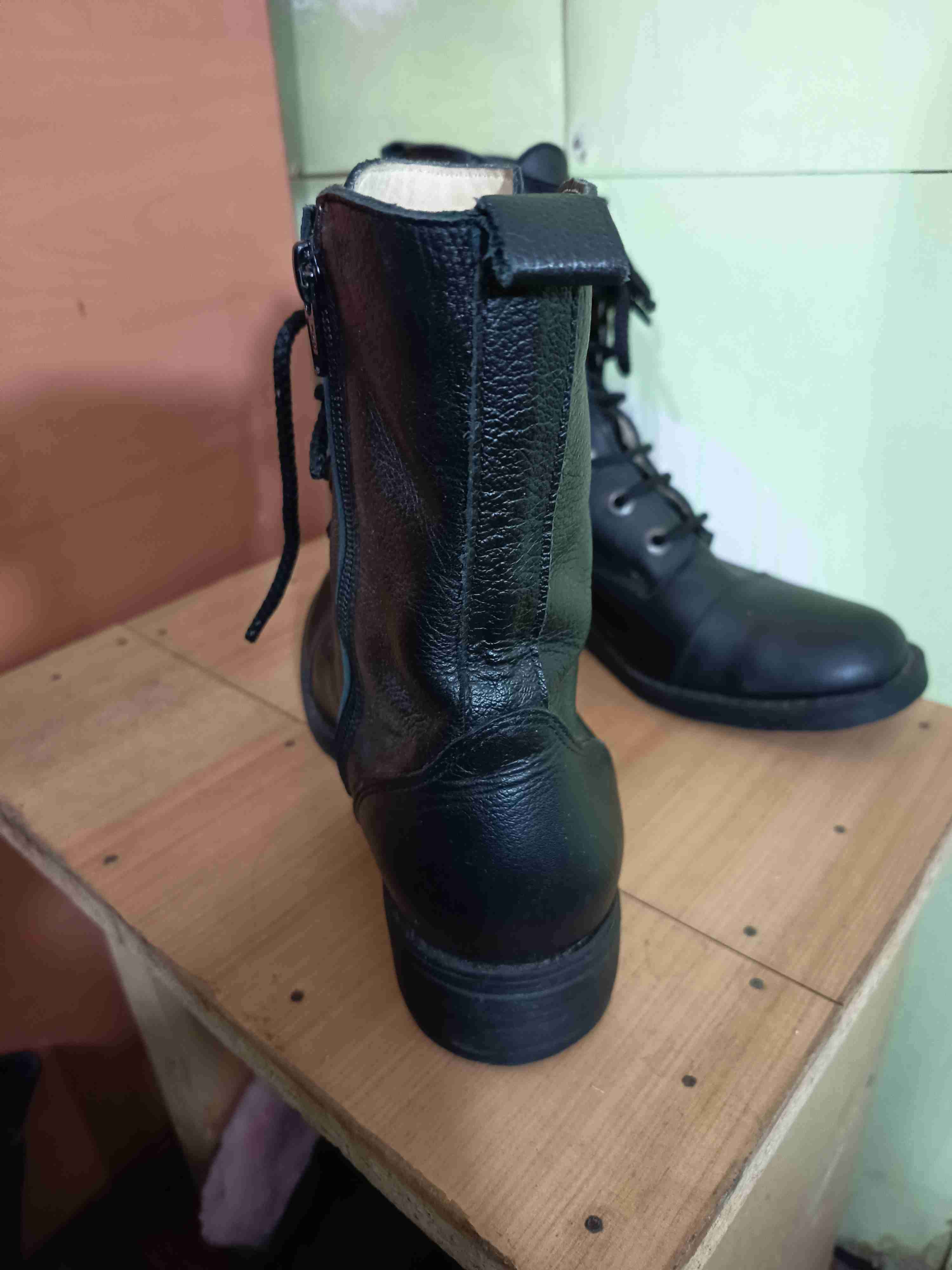 Botas negras de cuero - miniatura 3