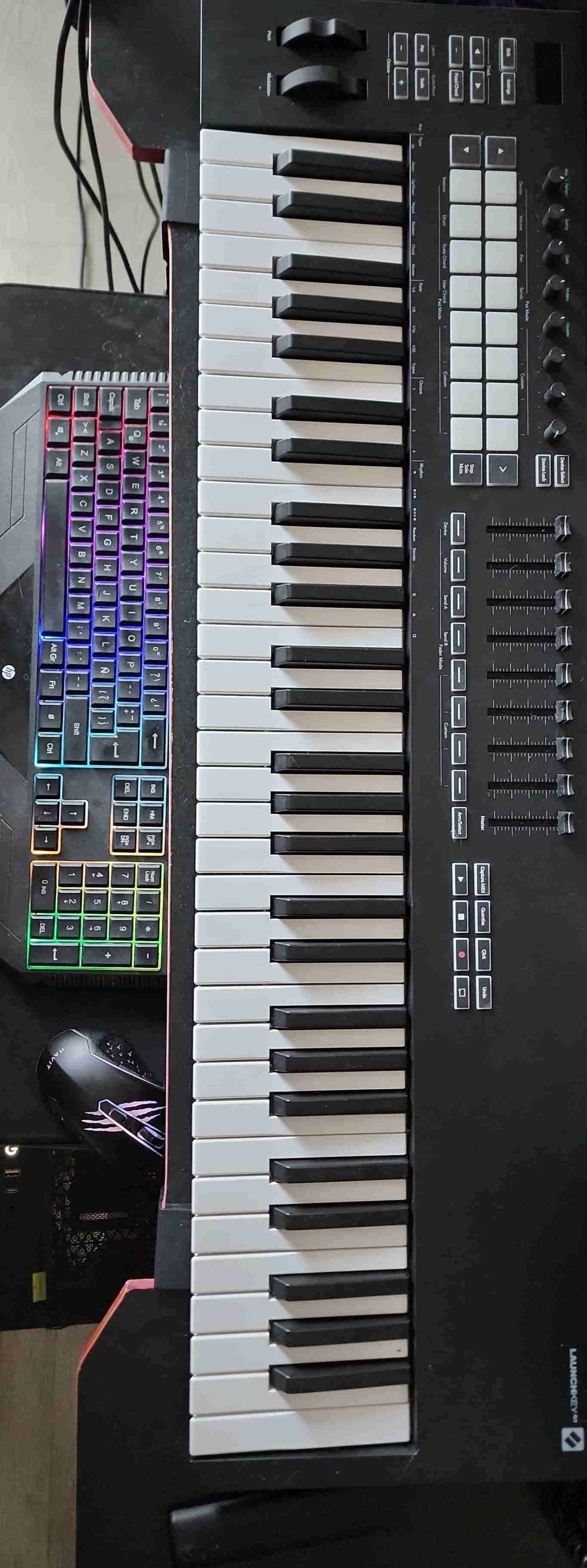 Launchkey 61 MK3 MIDI completo - 1