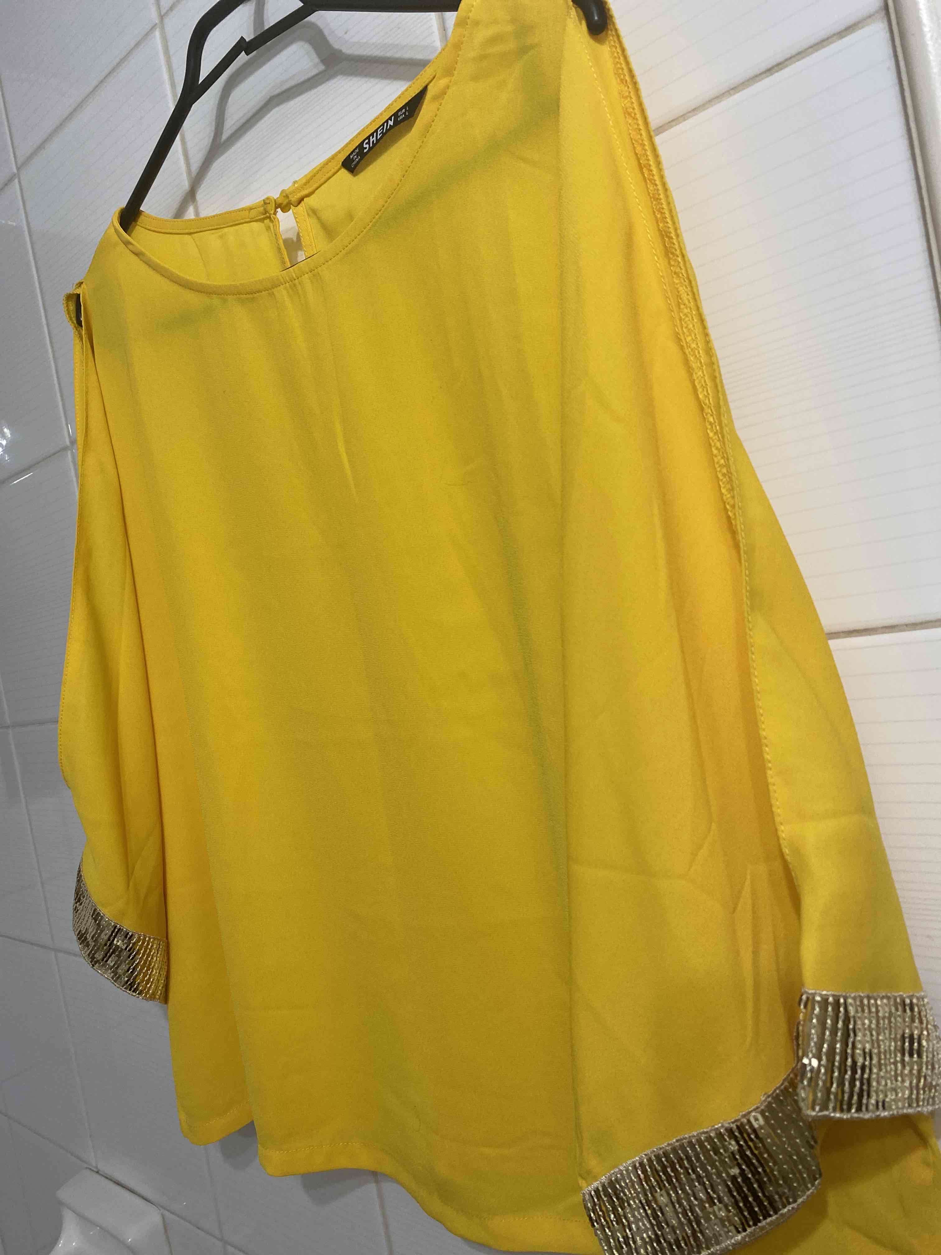 Blusa amarilla Shein con lentejuelas - miniatura 4