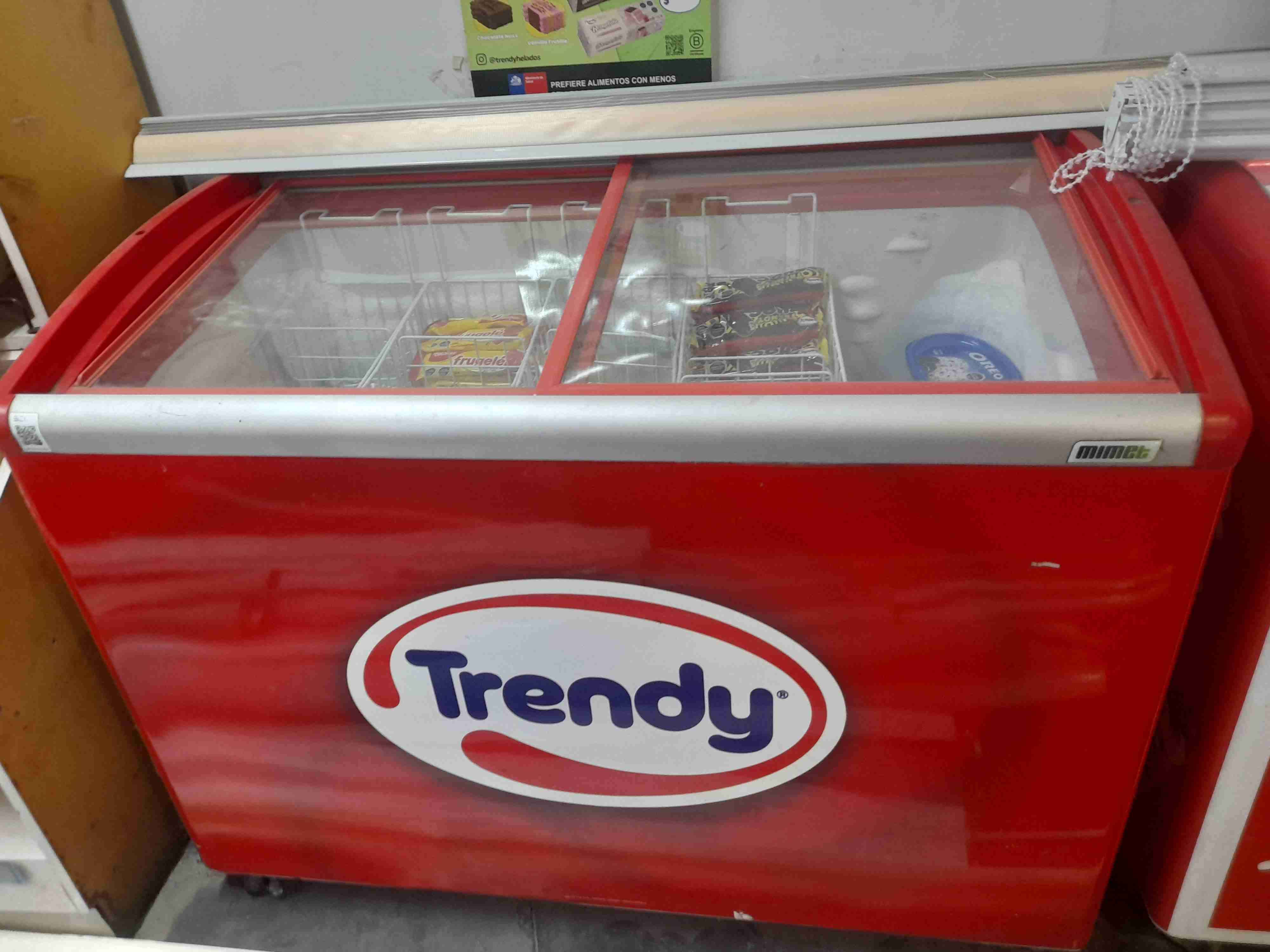 Conservadora Trendy rojo comercial