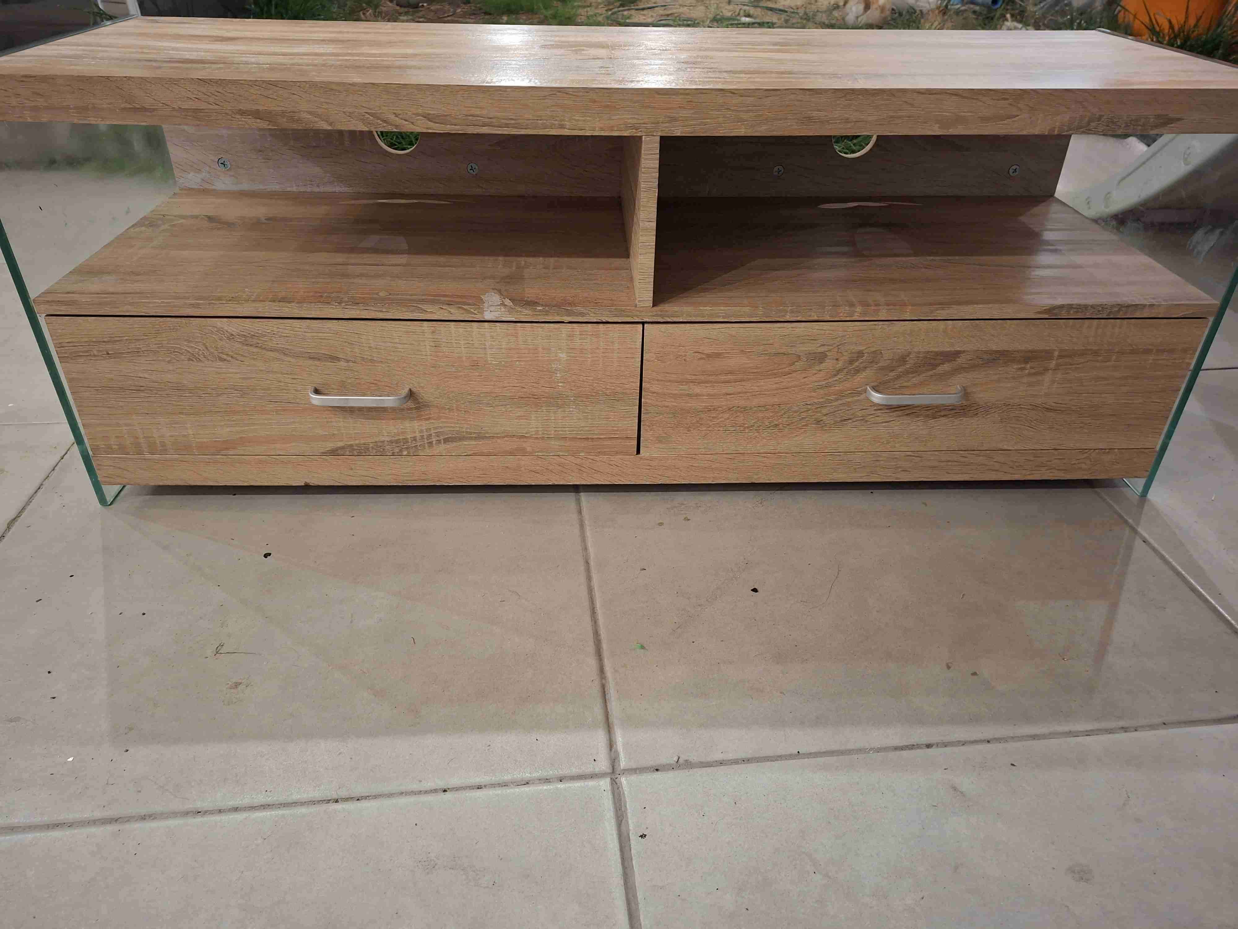 Mesa de TV moderna con cajones - 1