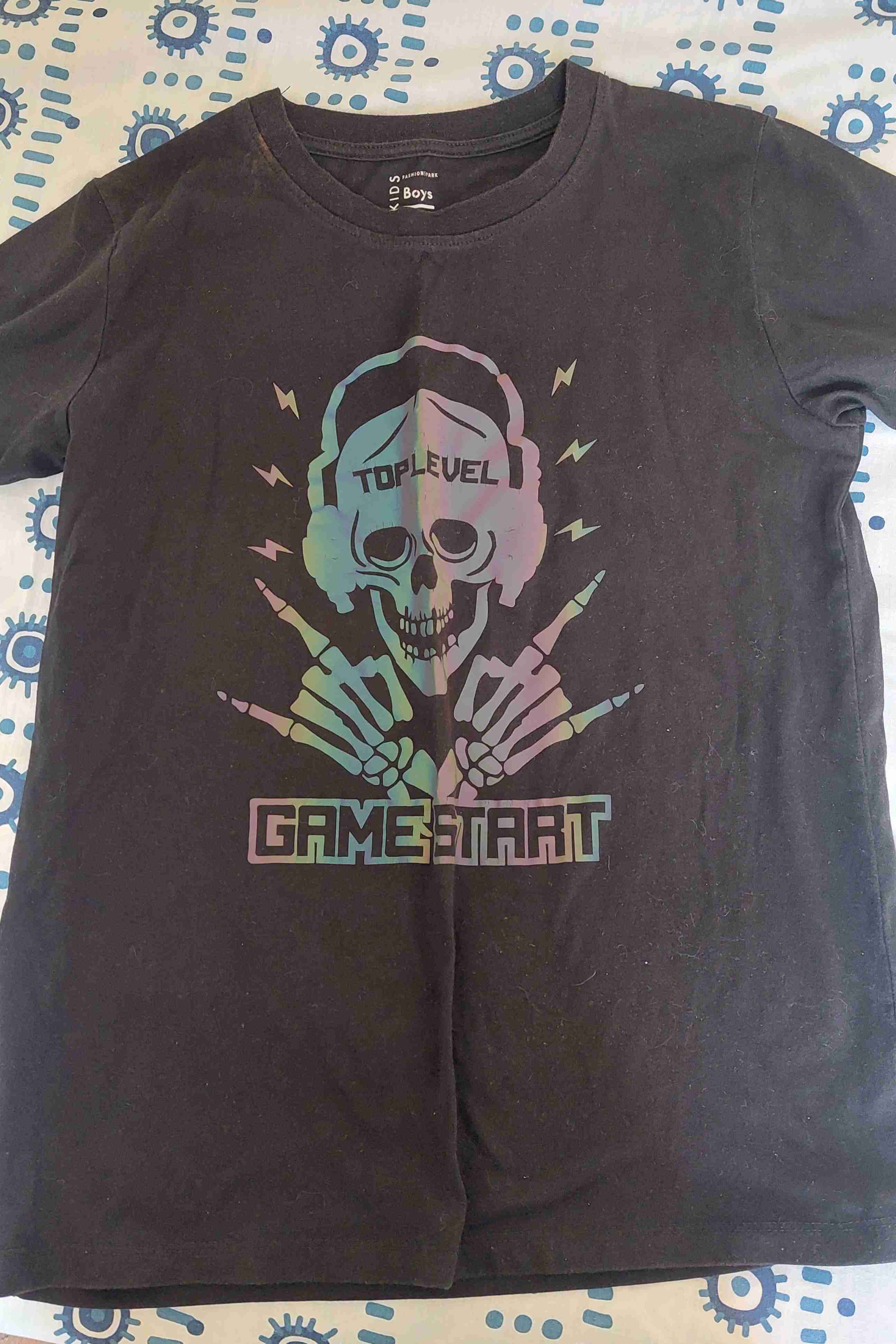 Polera negra con diseño gamer