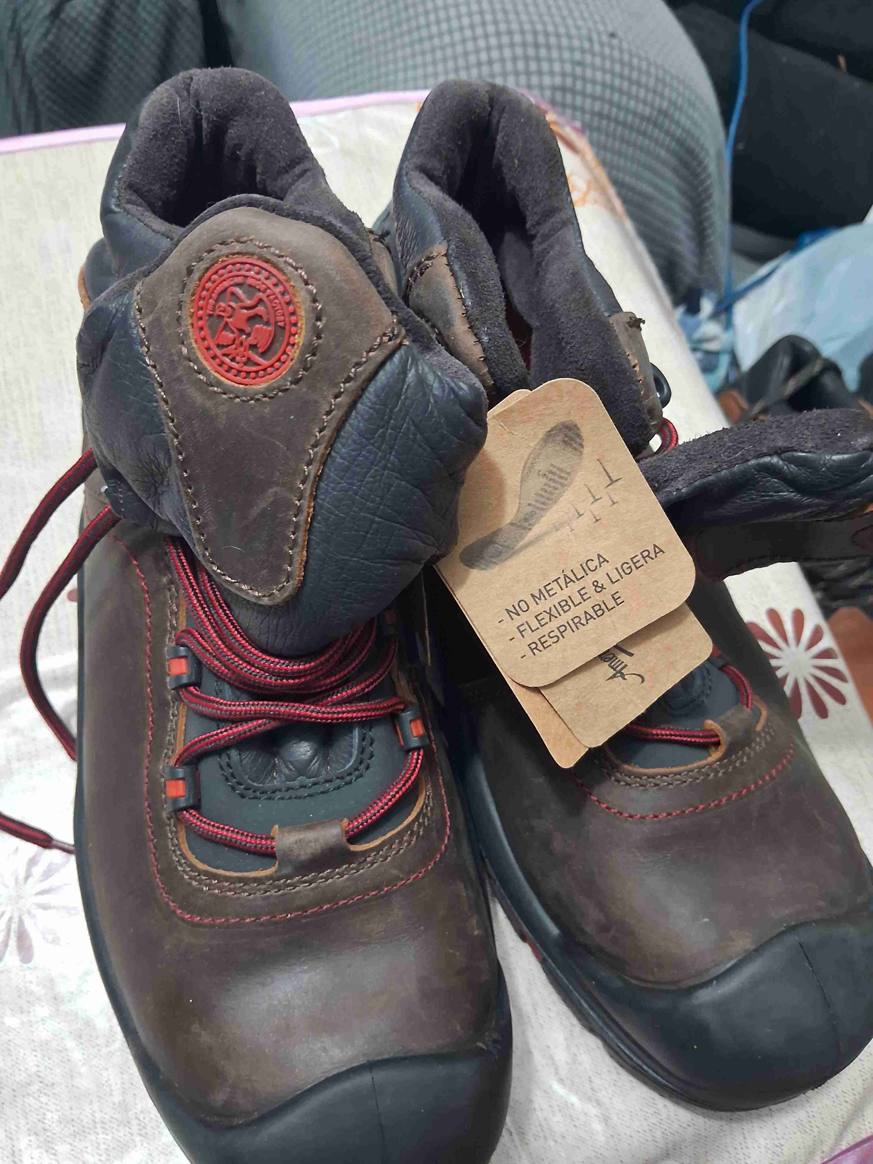 Botines de seguridad número 43. Nuevos - miniatura 2