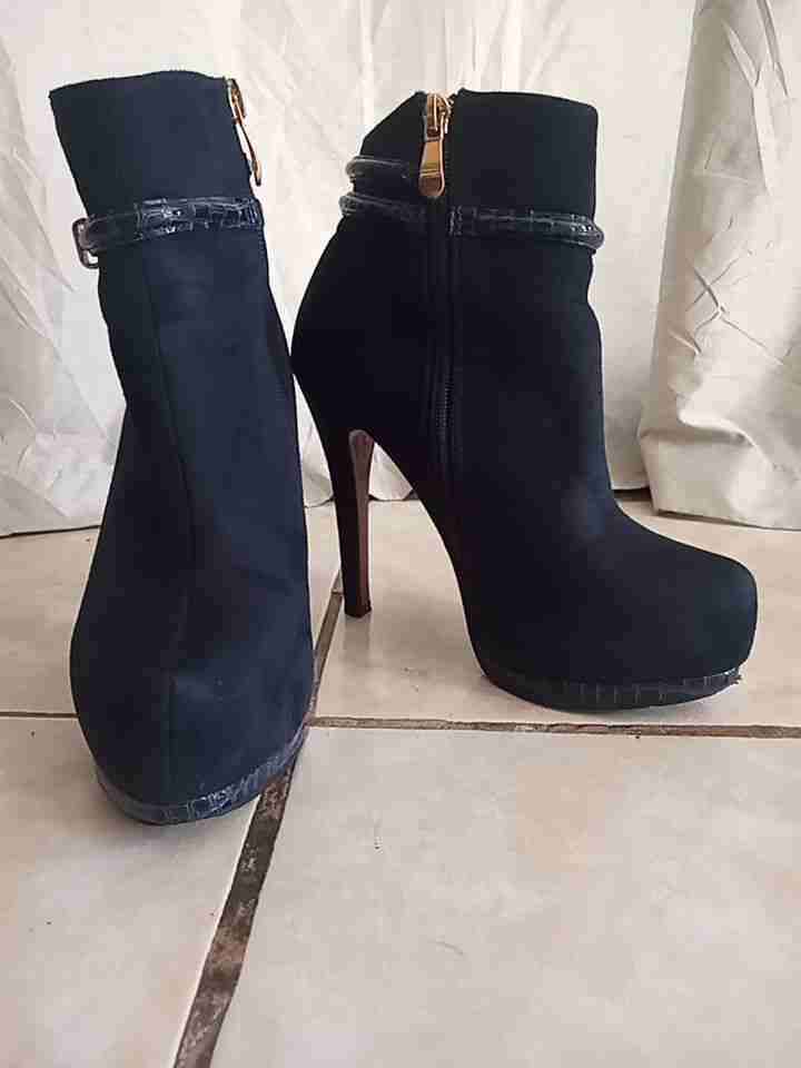 Botas azul marino de tacón alto - miniatura 2