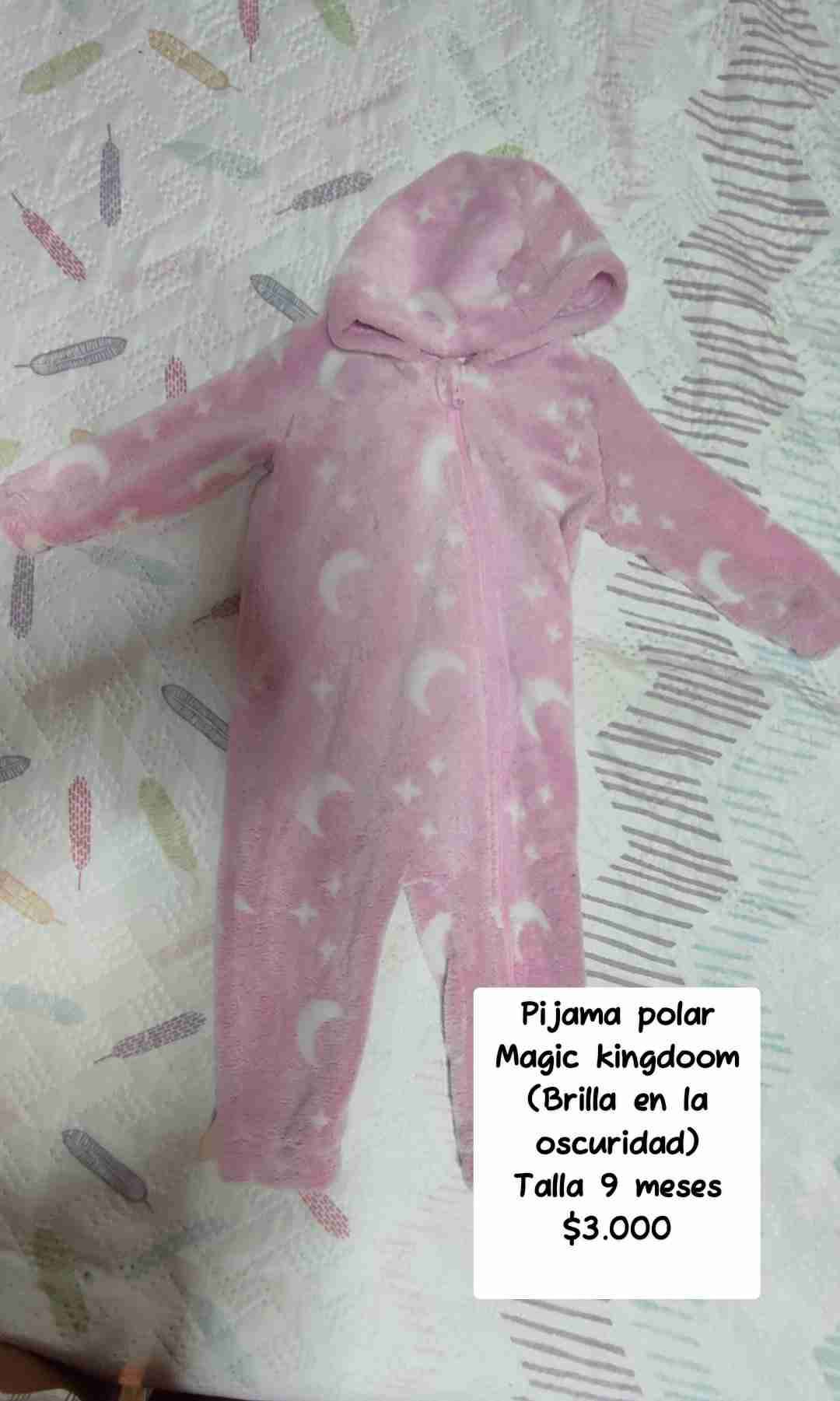 Pijama polar rosado brilla en la oscuridad