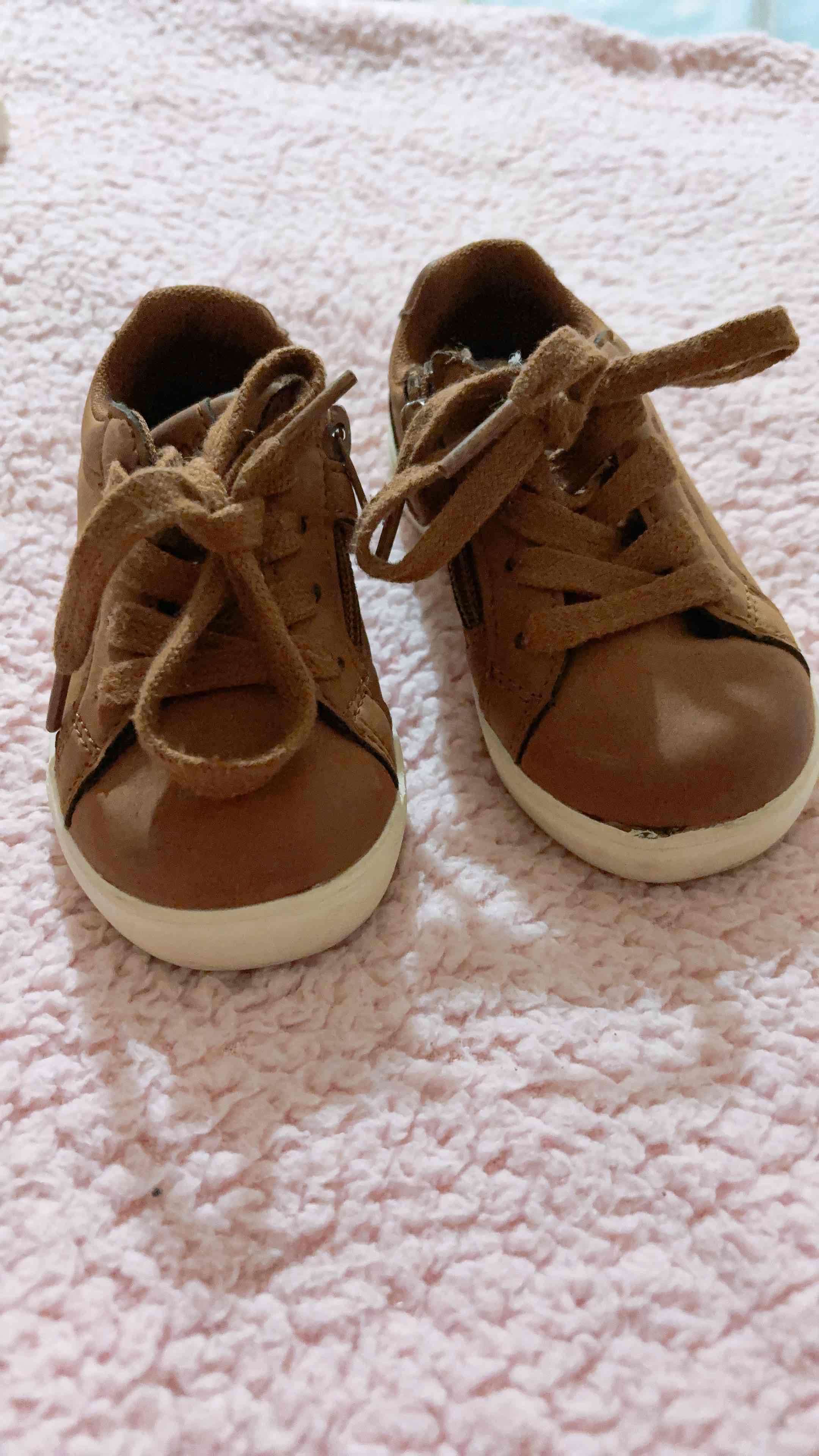 Zapatillas marrones para bebé - miniatura 1