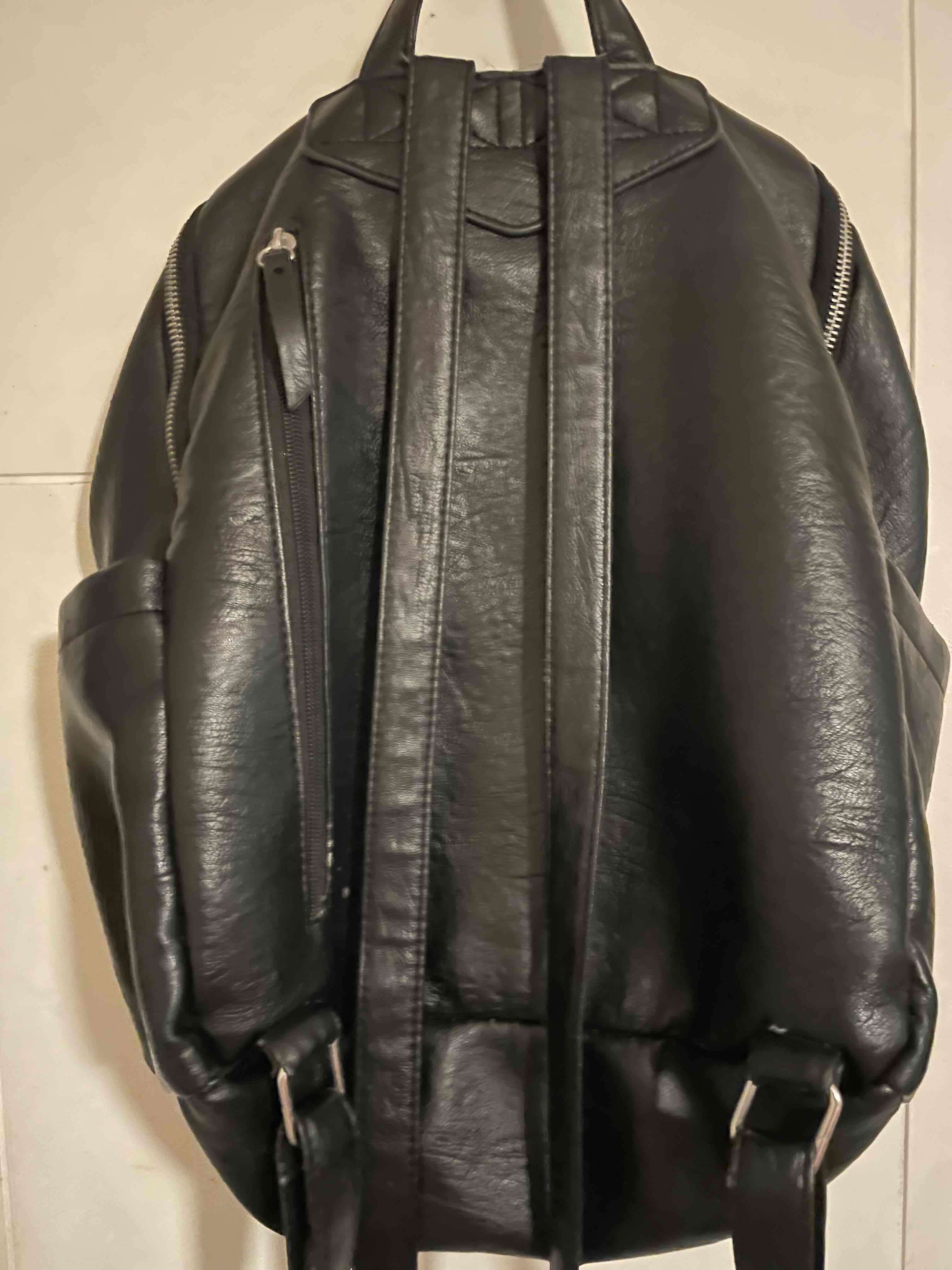 Mochila eco cuero  negra Umbrale - miniatura 2