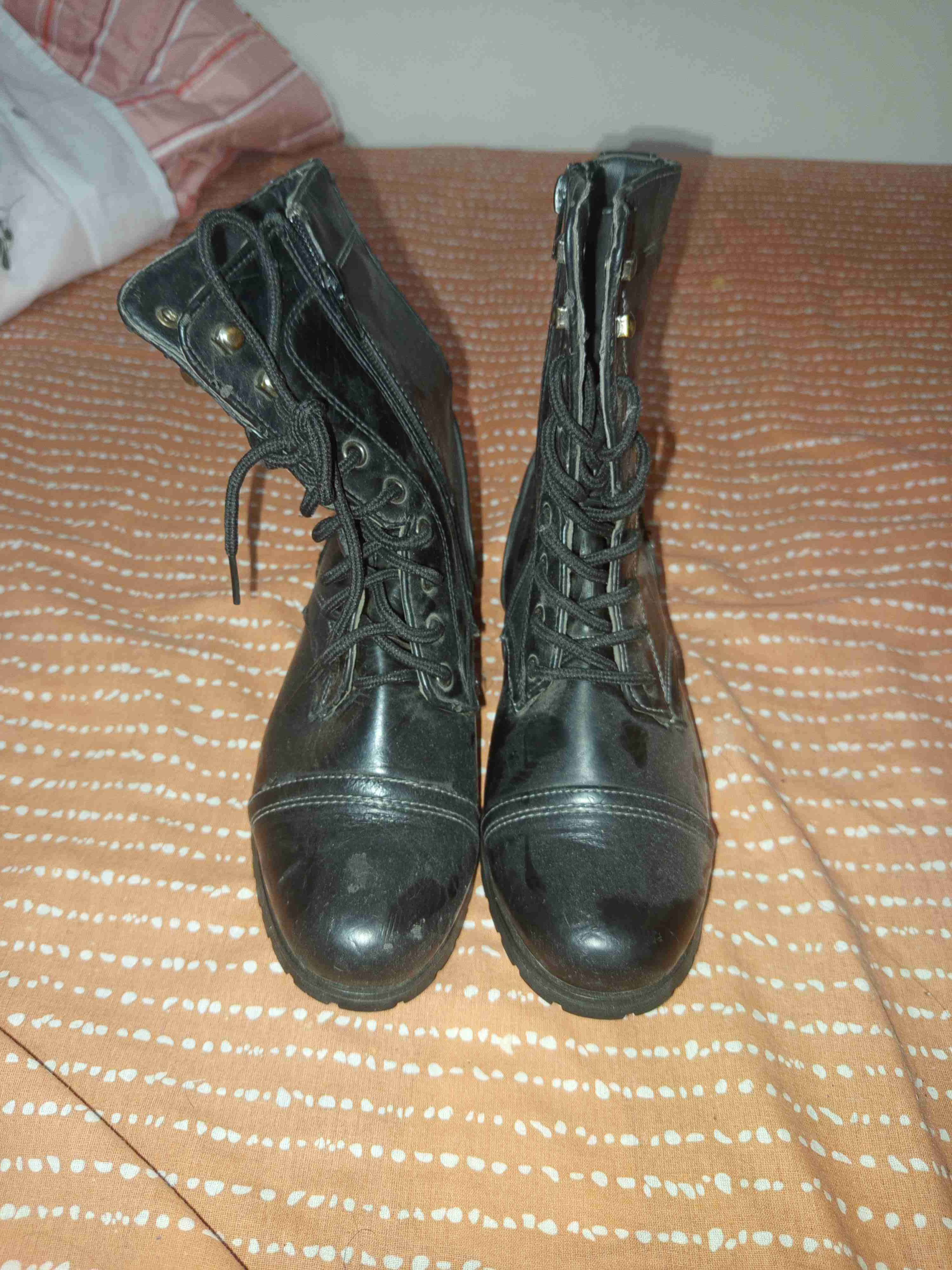 Botas negras de cuero