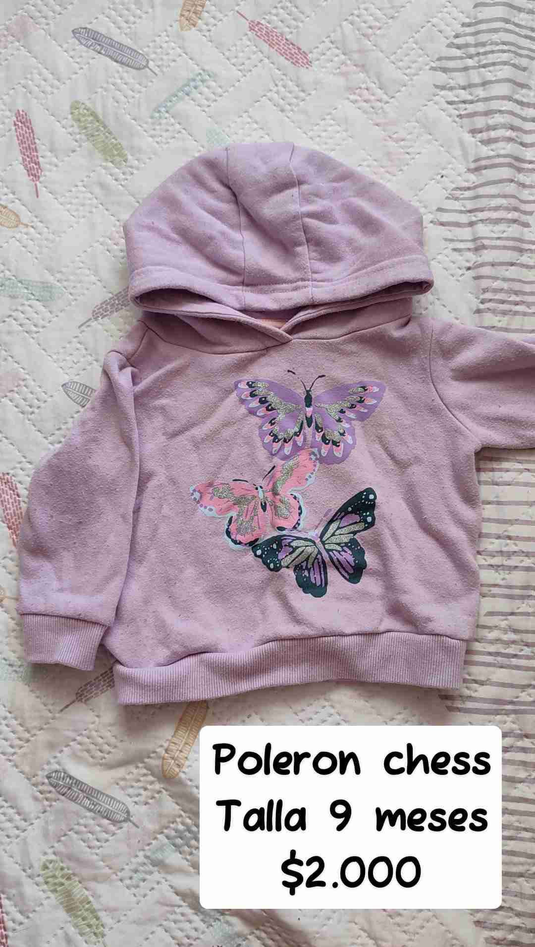 Polerón lila con mariposas