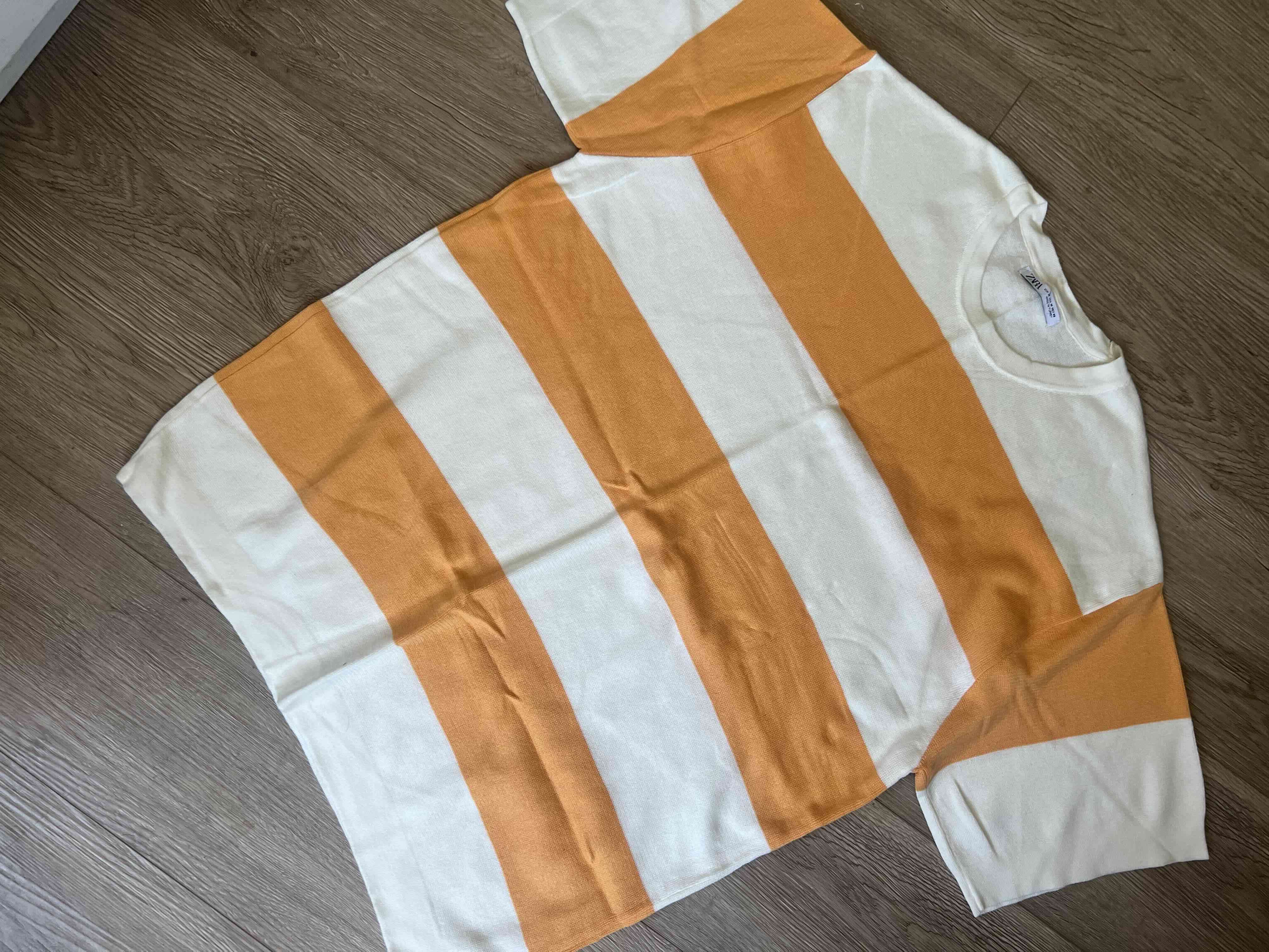 Polera a rayas blanca y naranja Zara