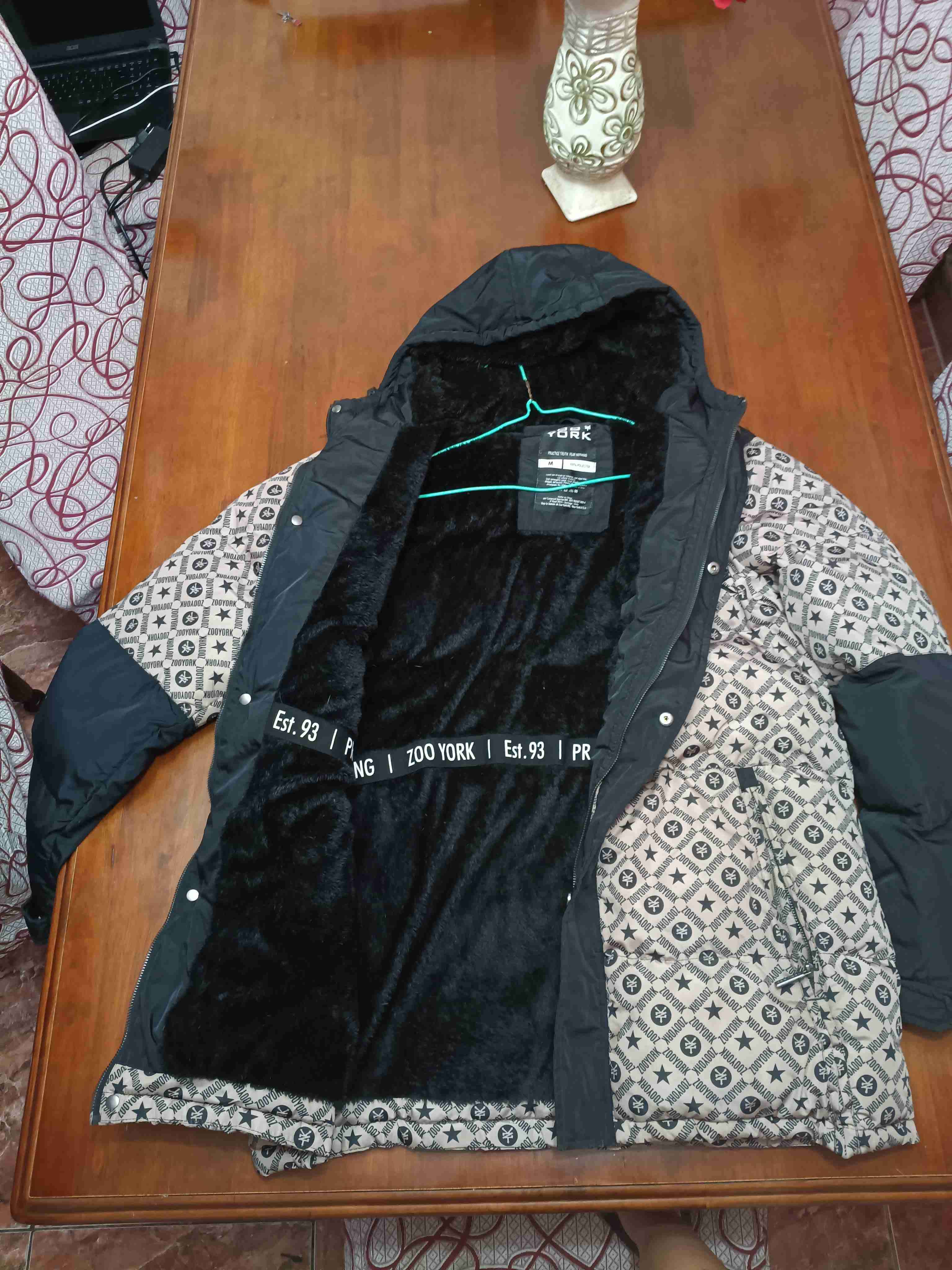 Chaqueta acolchada con capucha - miniatura 3