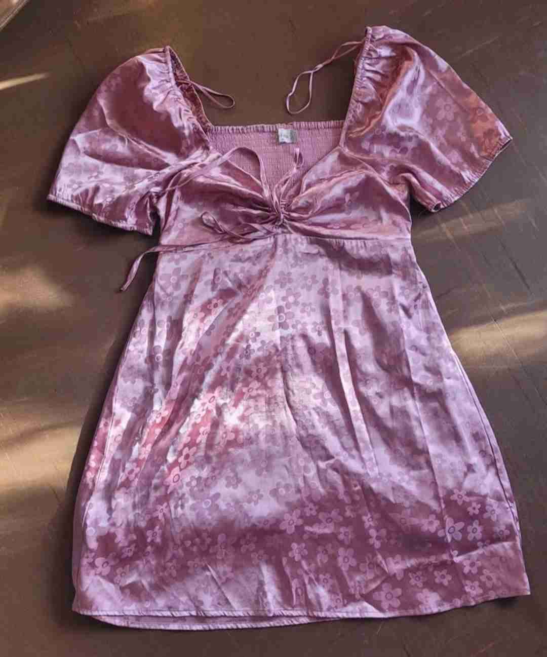 Vestido corto rosa floreado