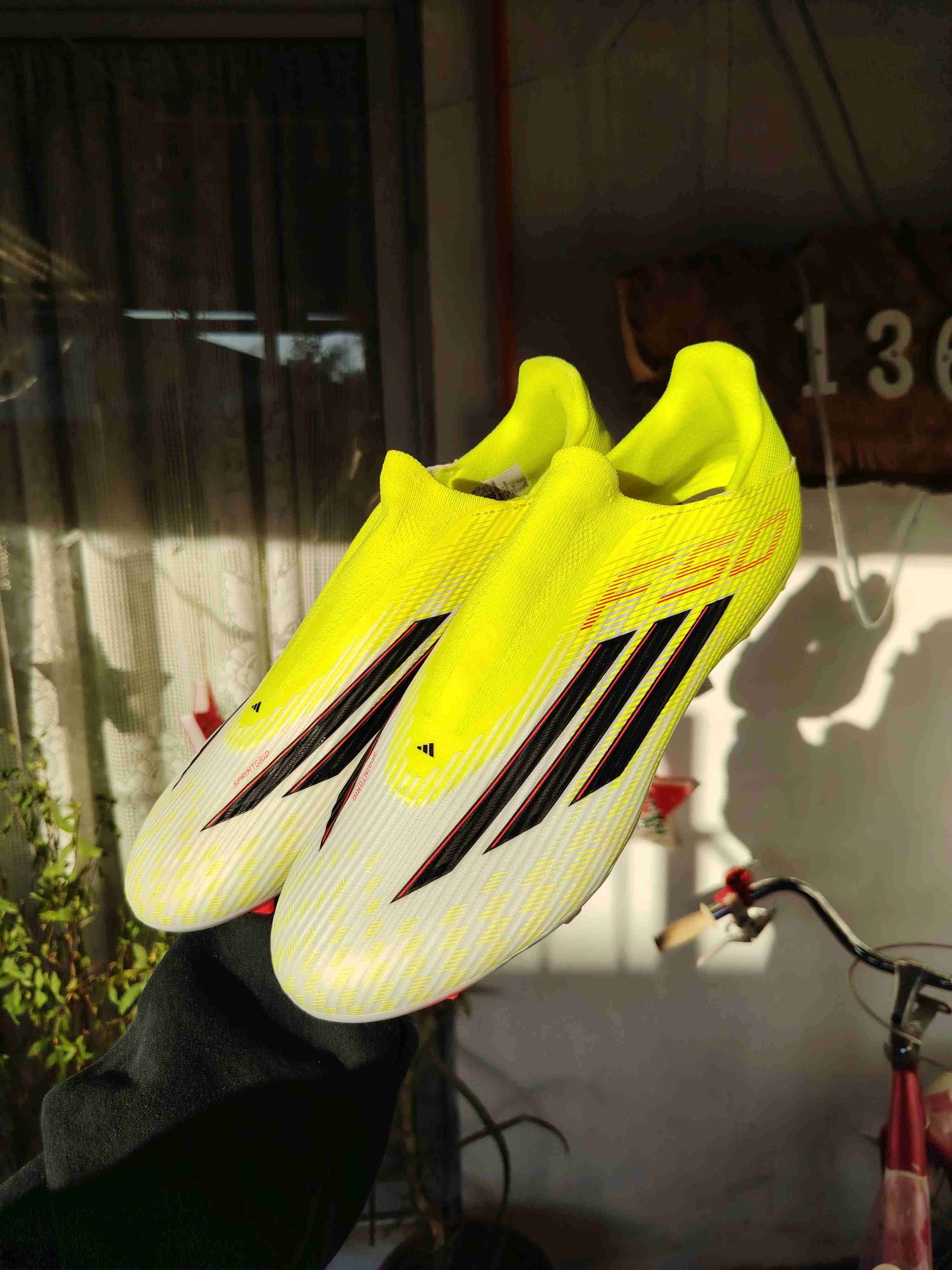 Zapatos de fútbol adidas amarillas - miniatura 4