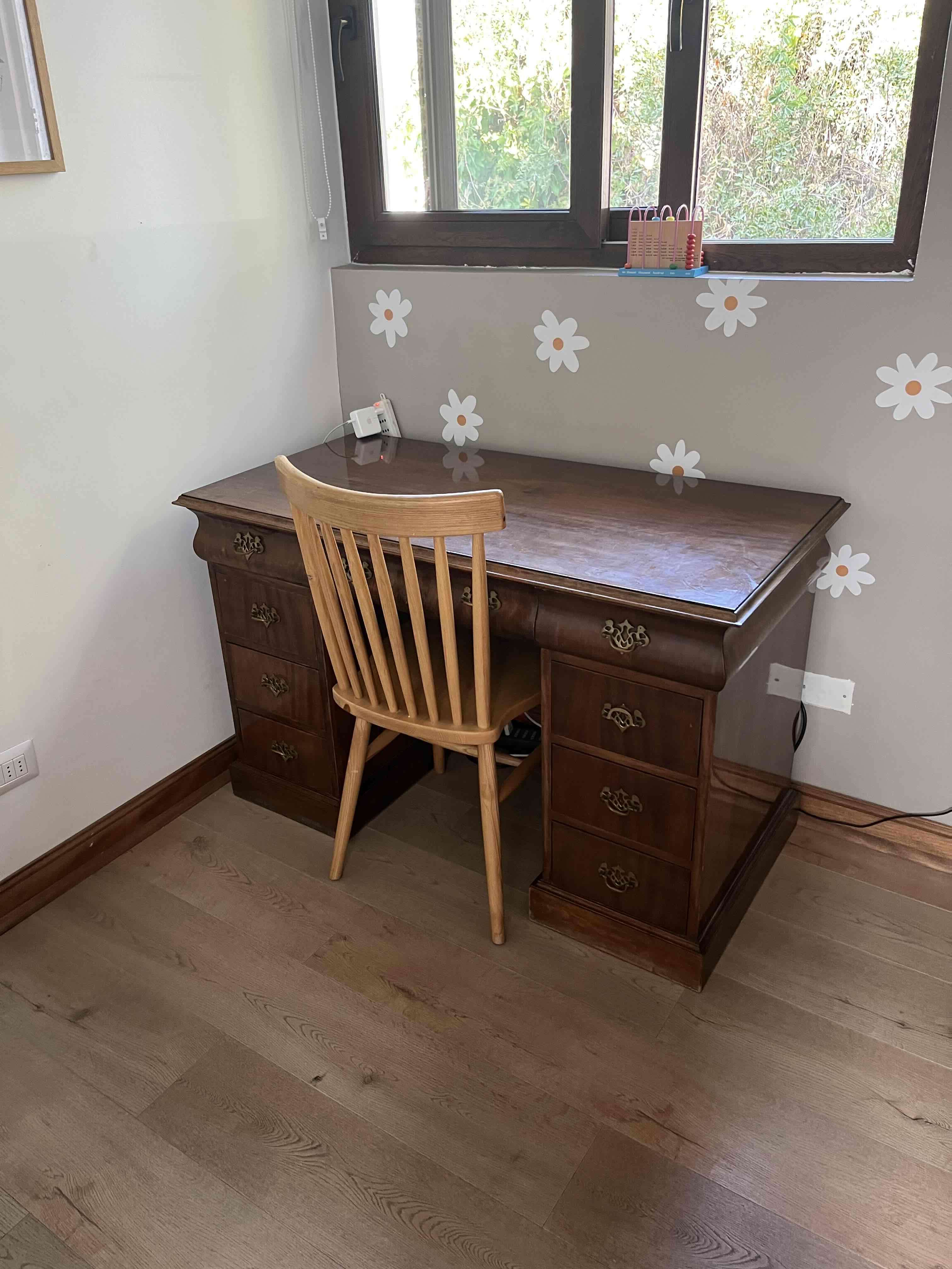 Escritorio de madera clásico - miniatura 1